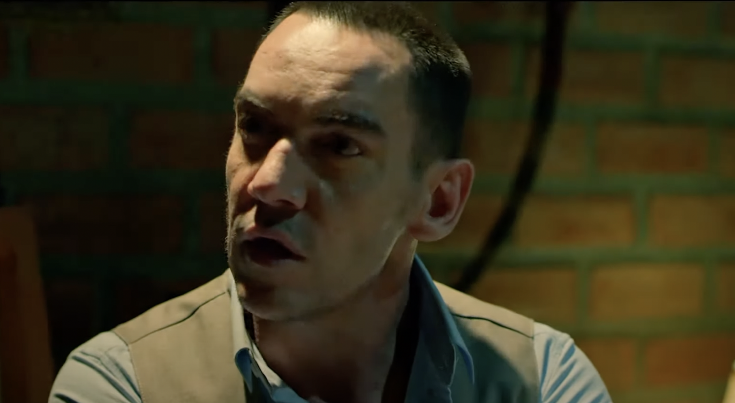 Jonathan Rhys Meyers en el plató de "Operación Cacería Sangrienta" | Fuente: YouTube/MovieTrailersSource