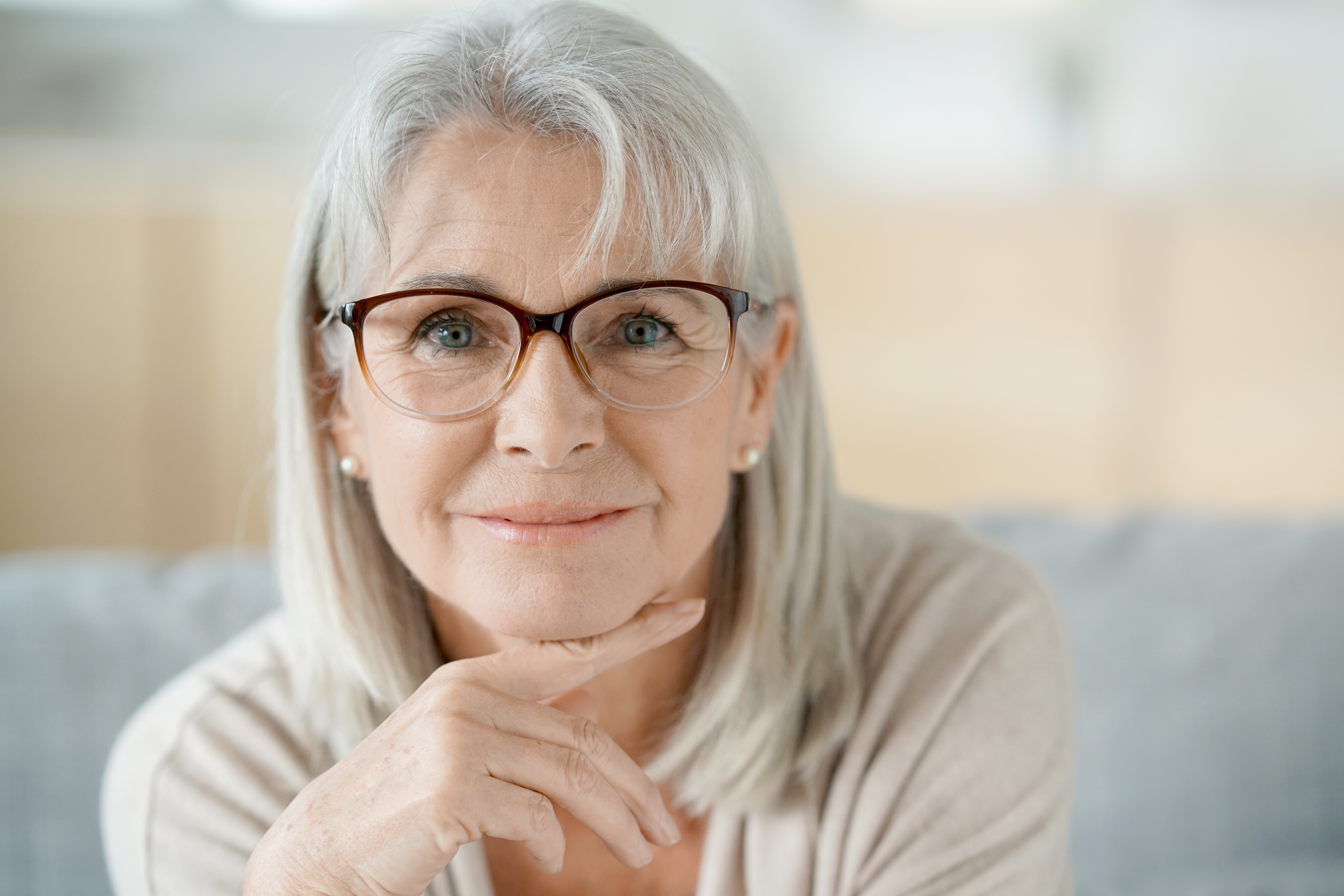 Una mujer mayor sonriente | Foto: Shutterstock