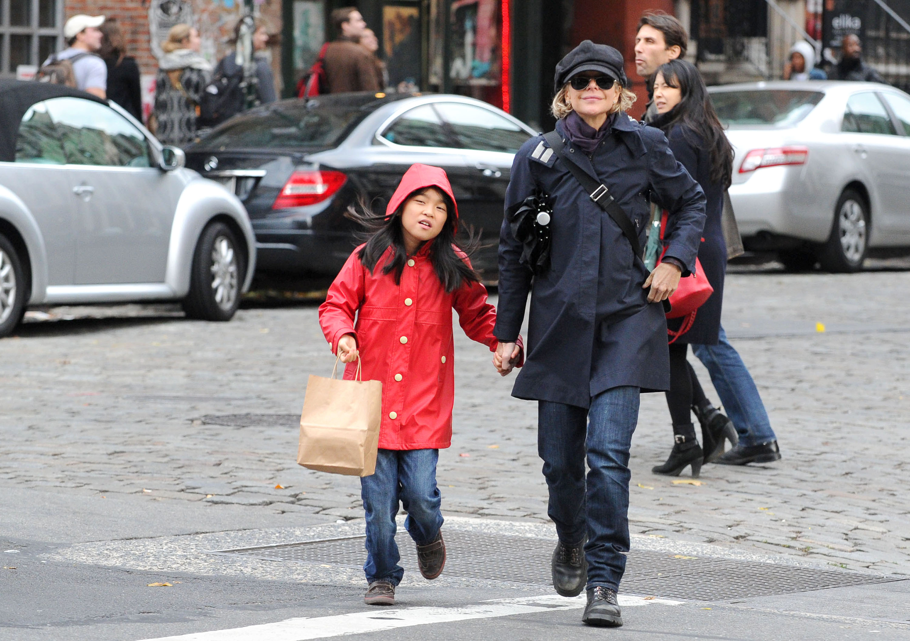 Meg y Daisy Ryan aparecen en Nueva York el 10 de noviembre de 2013 | Fuente: Getty Images