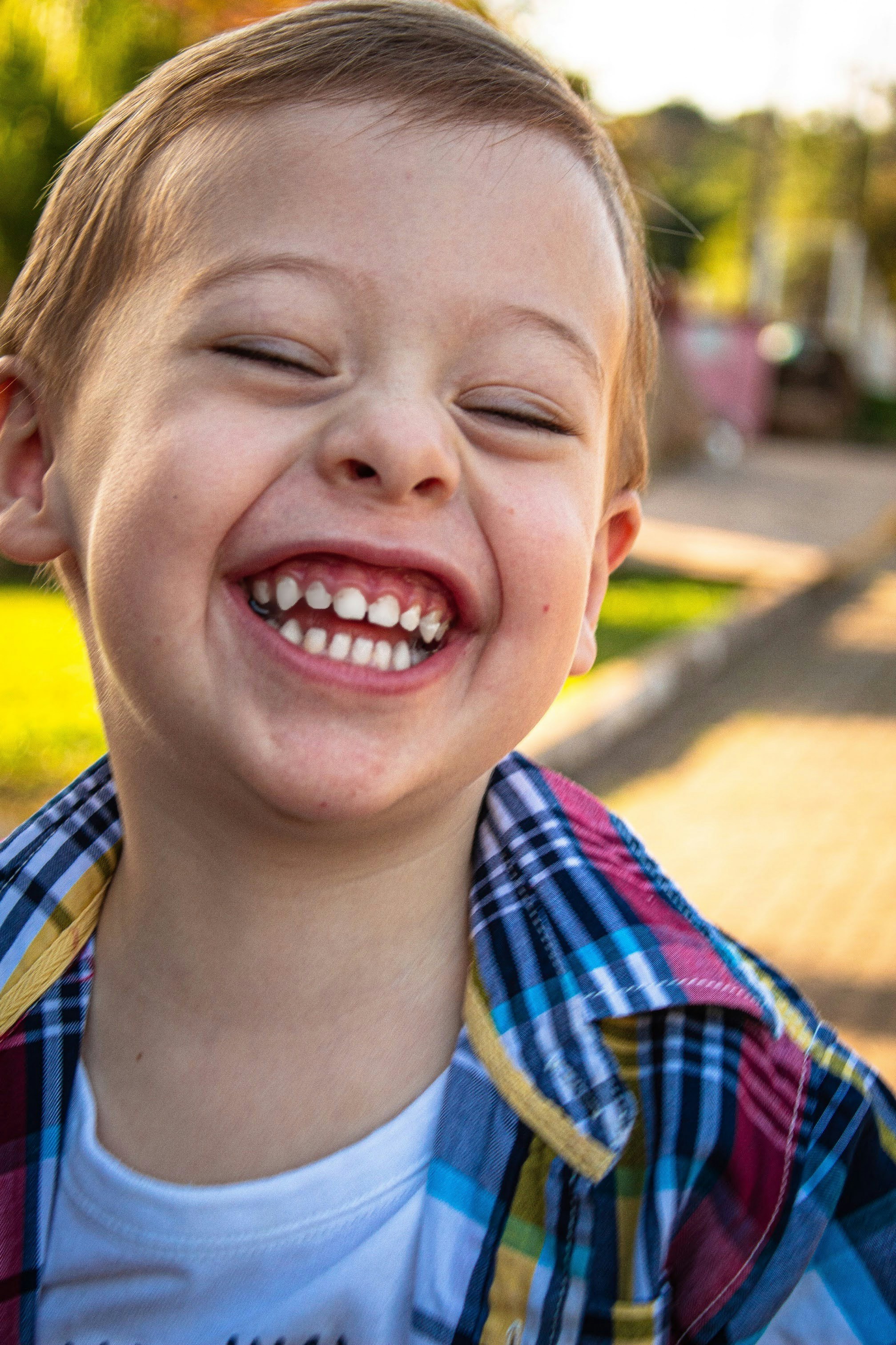 Un niño riendo | Fuente: Unsplash