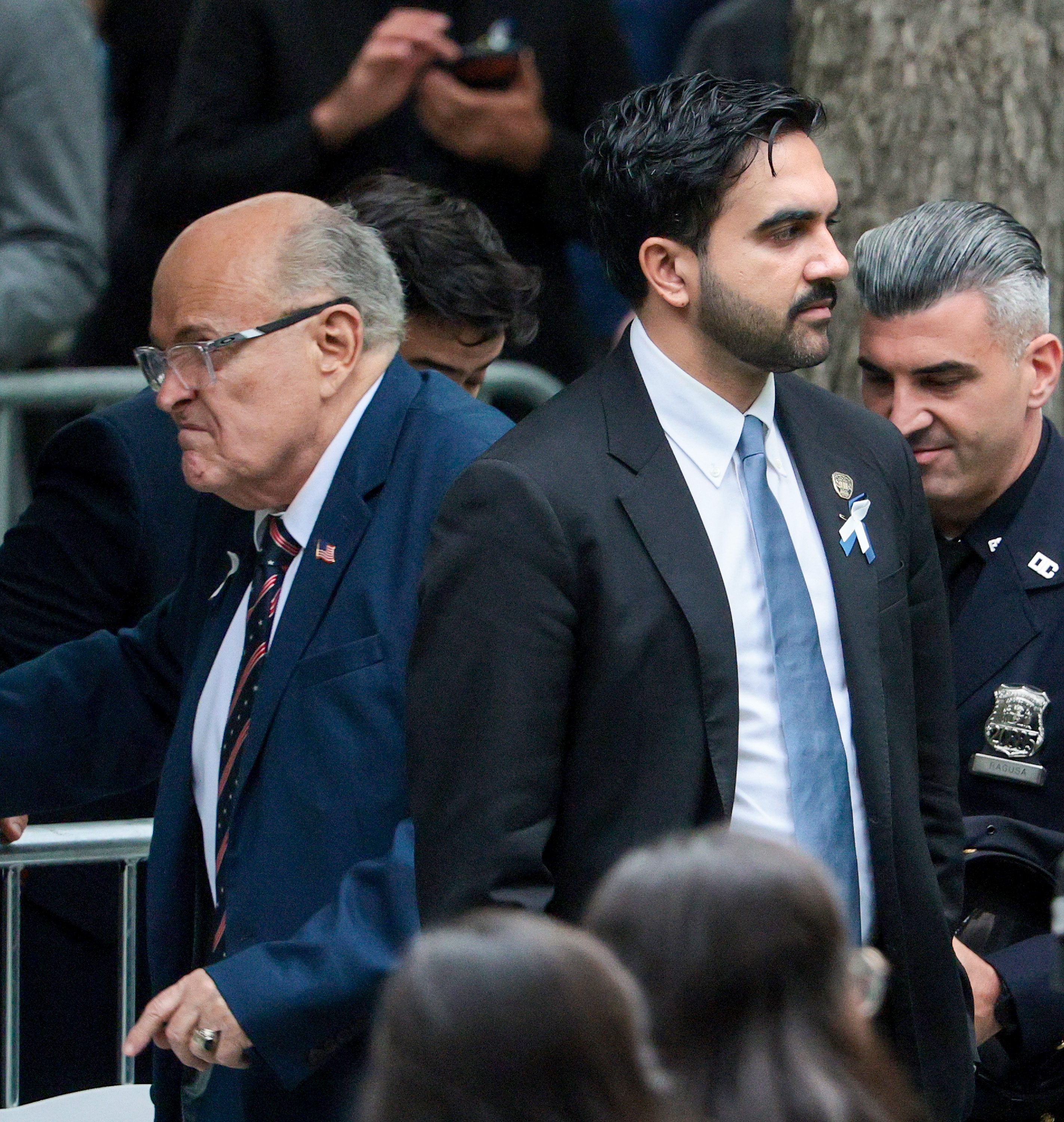 El exalcalde de Nueva York, Rudy Giuliani, y el actual alcalde de Nueva York, Zohran Mamdani, asisten a una ceremonia para conmemorar el 25.º aniversario de los atentados terroristas del 11 de septiembre contra el World Trade Center, celebrada en el Monumento Conmemorativo y Museo Nacional del 11-S el 11 de septiembre de 2026 en la ciudad de Nueva York.   | Fuente: Getty Images