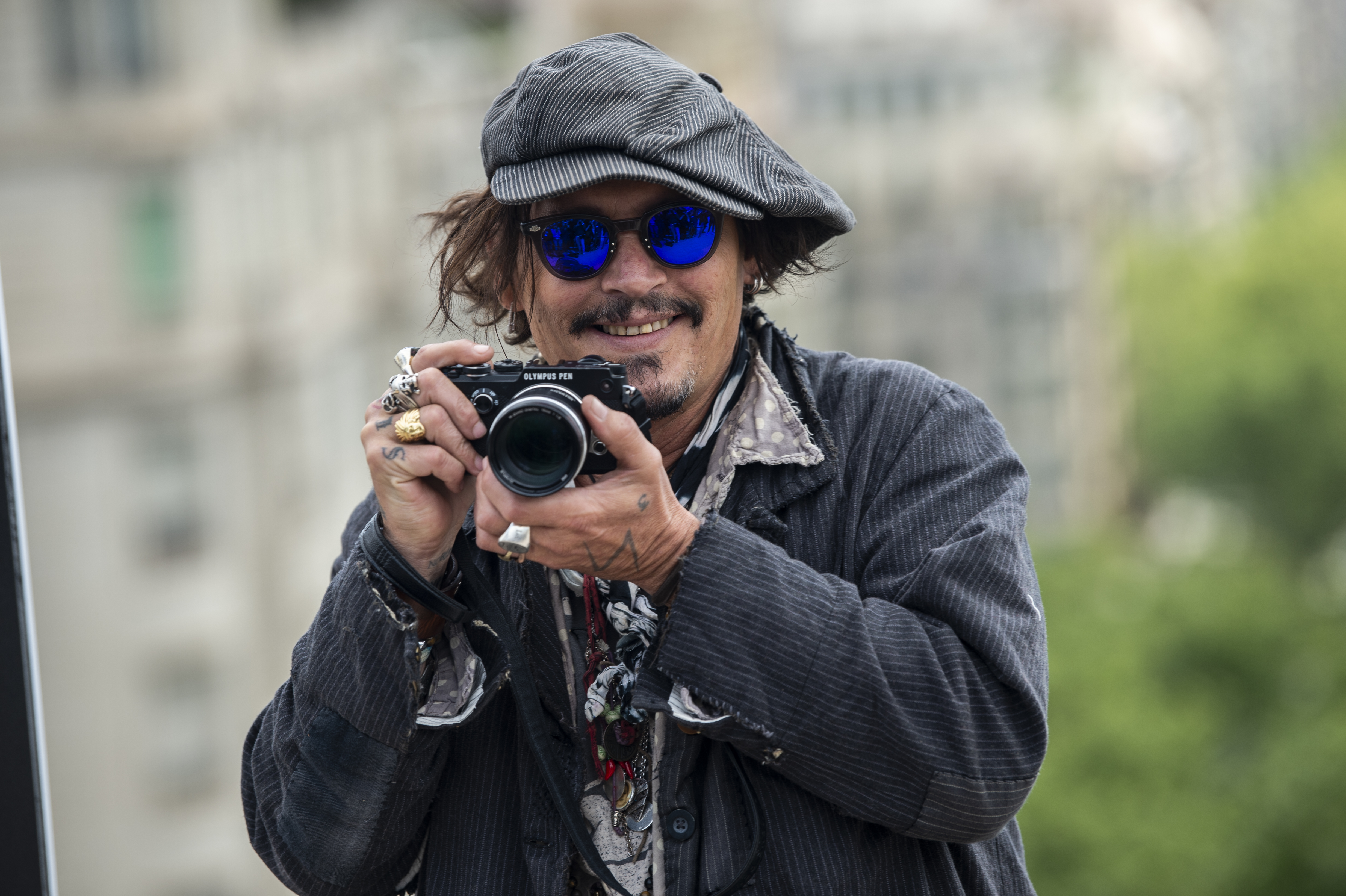Johnny Depp asiste a un photocall para presentar su última película "Minamata" durante el BCN Film Festival en el Hotel Casa Fuster el 16 de abril de 2021 en Barcelona, España | Fuente: Getty Images