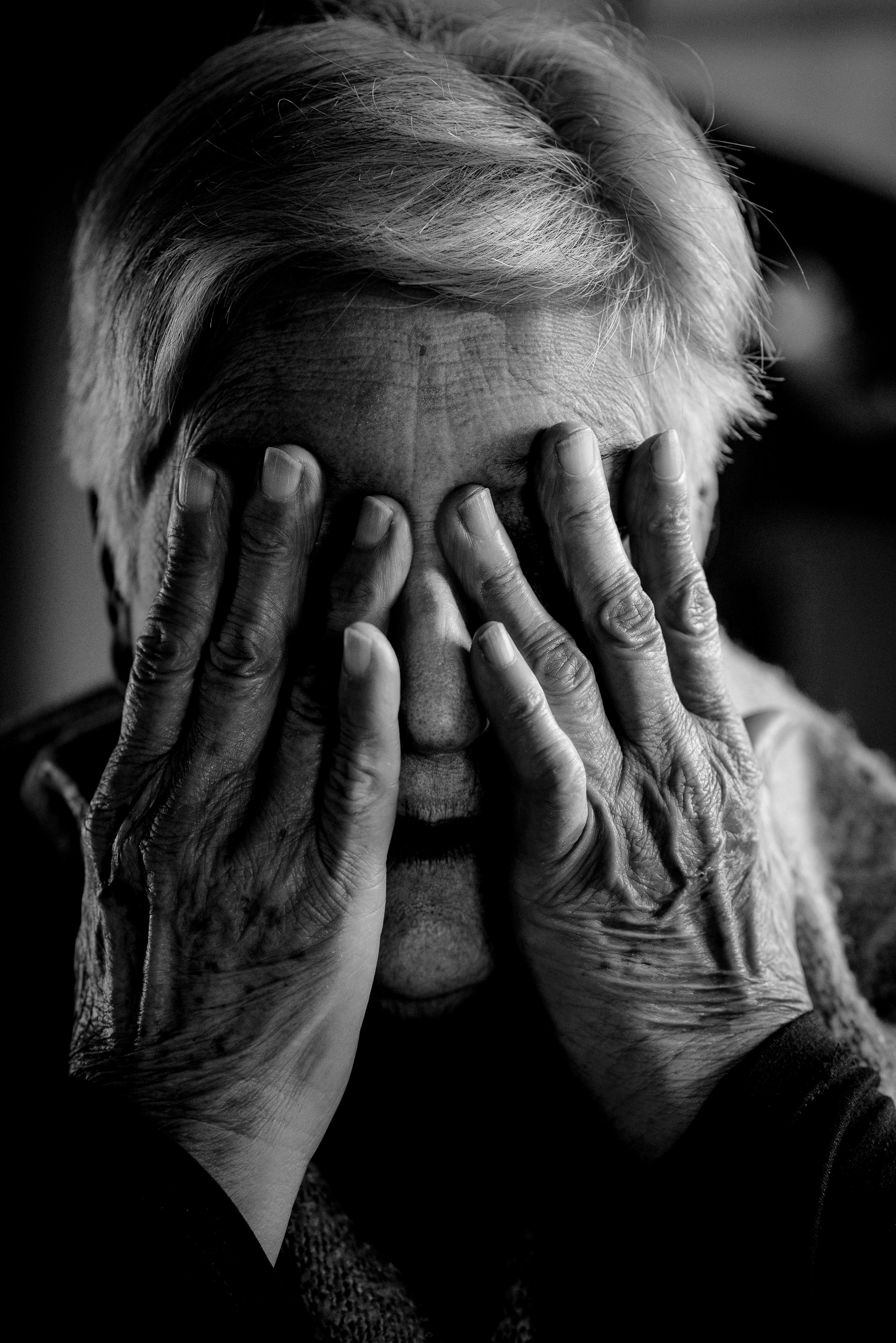Una mujer a punto de llorar | Fuente: Pexels