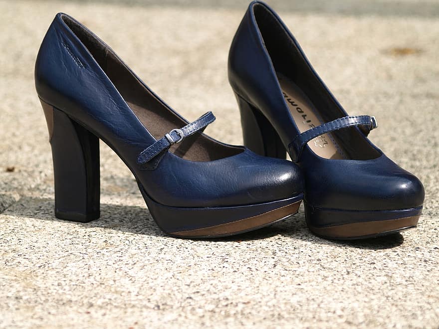 Zapatos con tacón ancho. | Foto: Pikist
