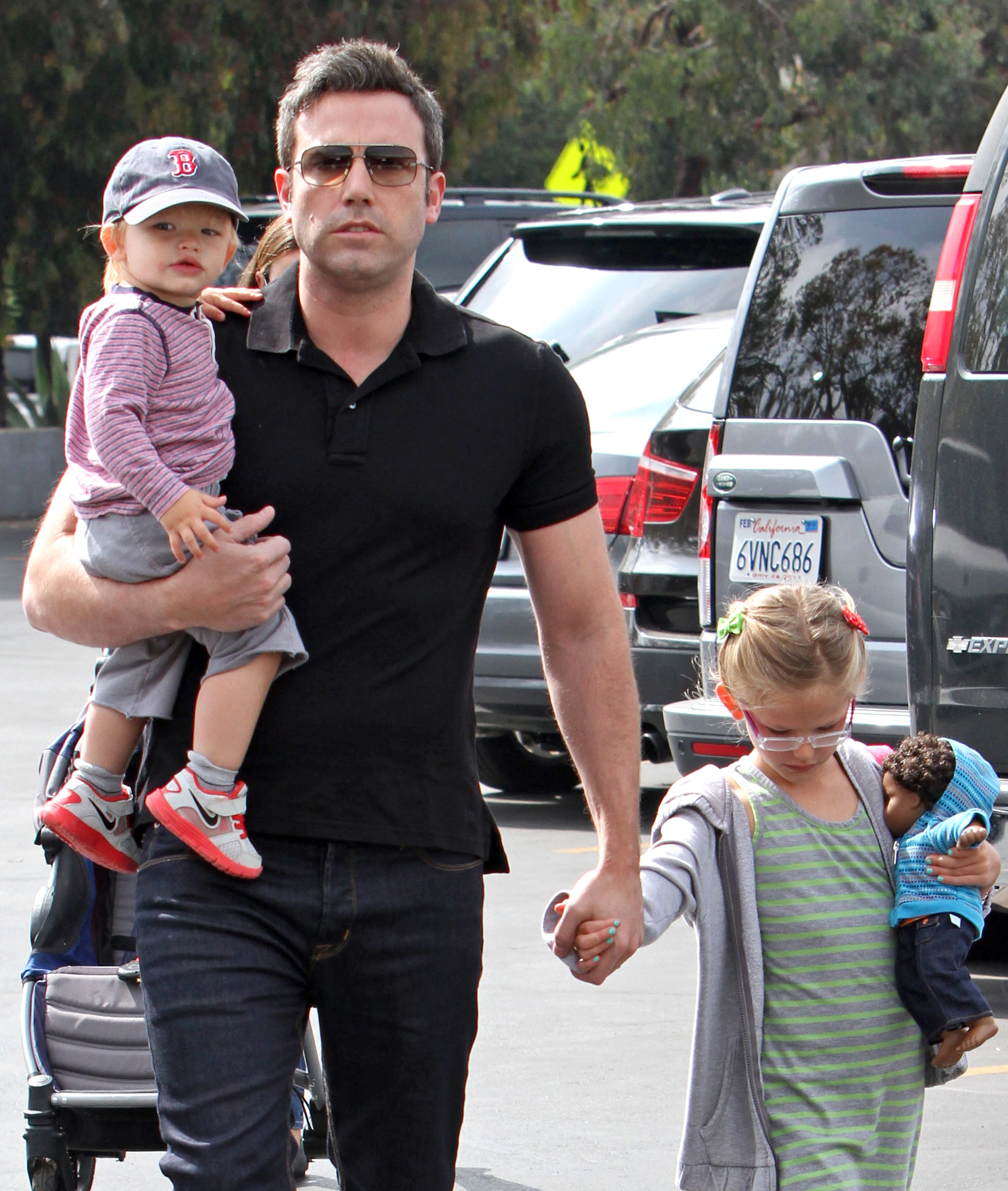 Samuel, Ben y Violet Affleck vistos en Los Ángeles, California, el 11 de agosto de 2013 | Fuente: Getty Images