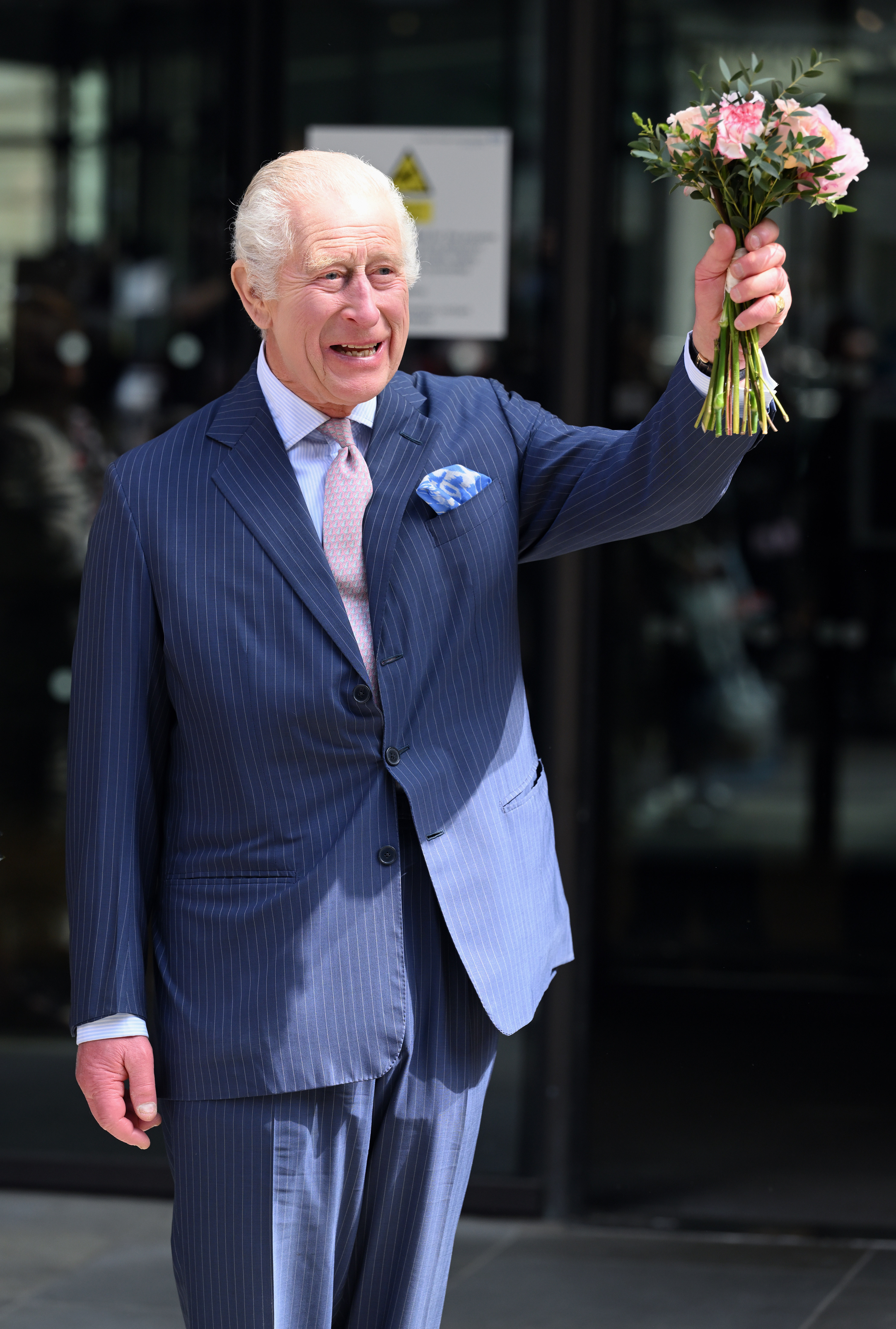 El rey Charles III visita el Centro Oncológico Macmillan del University College Hospital el 30 de abril de 2024 en Londres, Inglaterra | Fuente: Getty Images