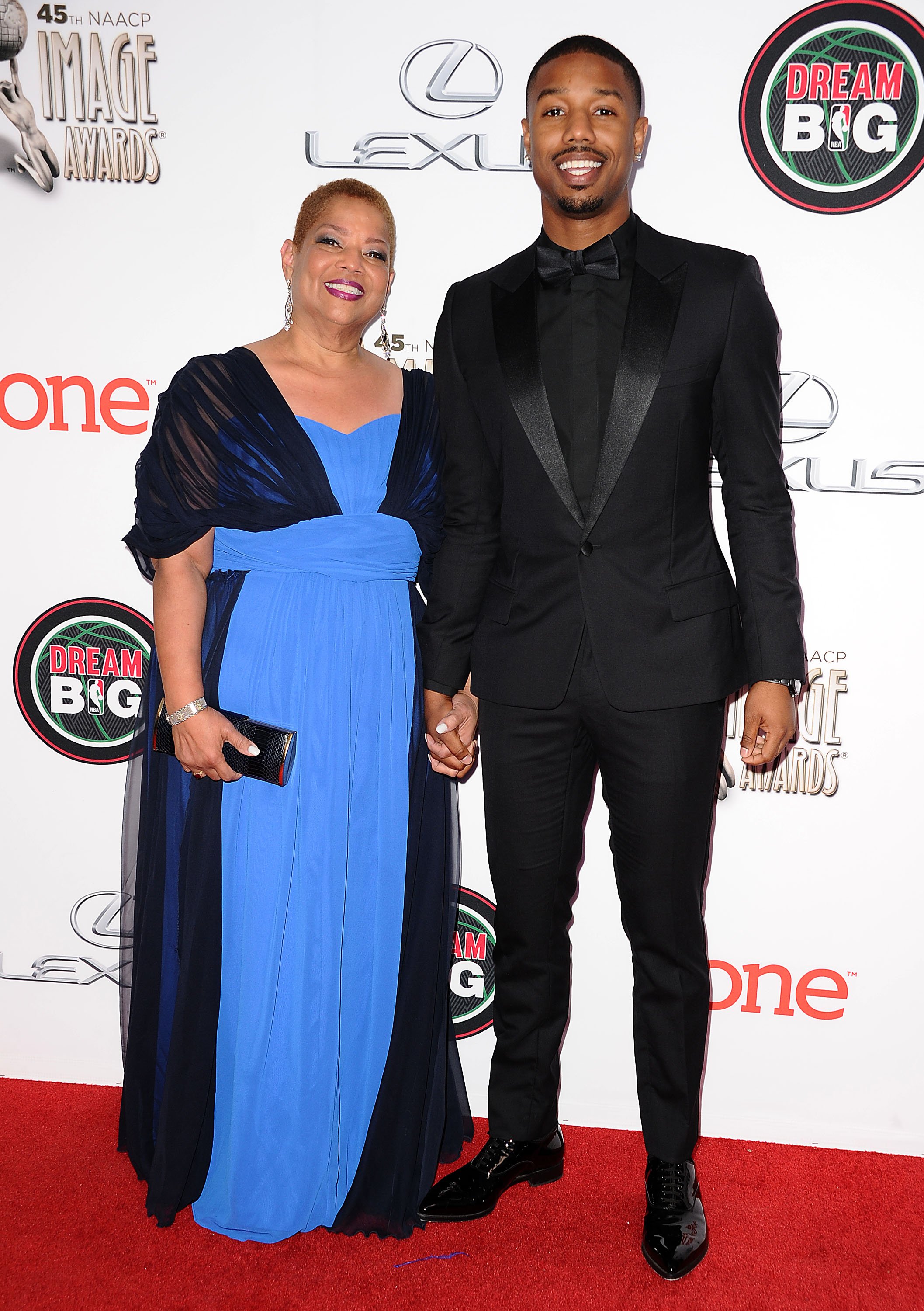 Donna Jordan y su hijo, Michael B. Jordan asisten a la 45ª edición de los premios NAACP Image Awards en el Pasadena Civic Auditorium el 22 de febrero de 2014 en Pasadena, California. | Foto: Getty Images