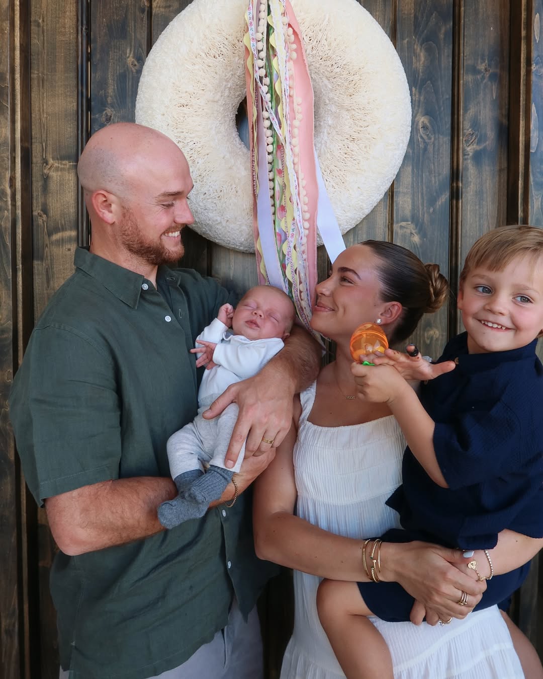 Emilie Kiser con su pareja y dos hijos. | Foto: instagram.com/emiliekiser