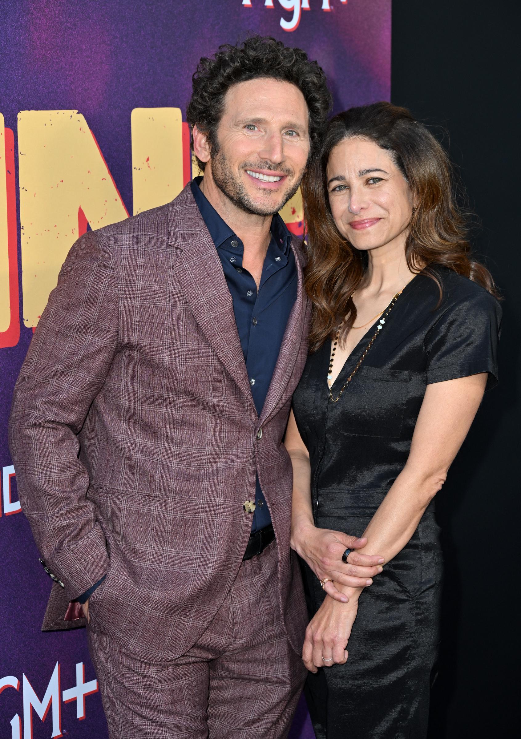 Mark Feuerstein y Dana Klein en el estreno de la serie "Hotel Cocaine" en el Teatro Harmony Gold de Los Ángeles, California, el 13 de junio de 2024. | Fuente: Getty Images