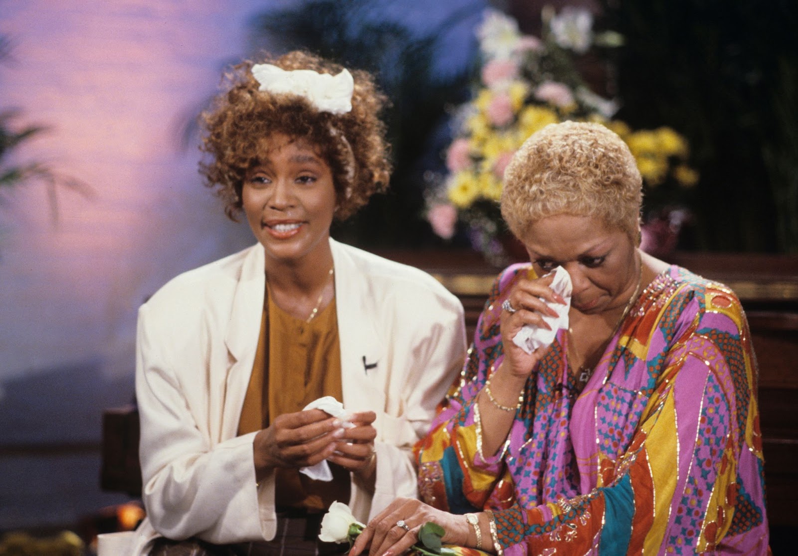 Whitney y Cissy Houston en un especial que celebraba a las madres en 1987 | Fuente: Getty Images