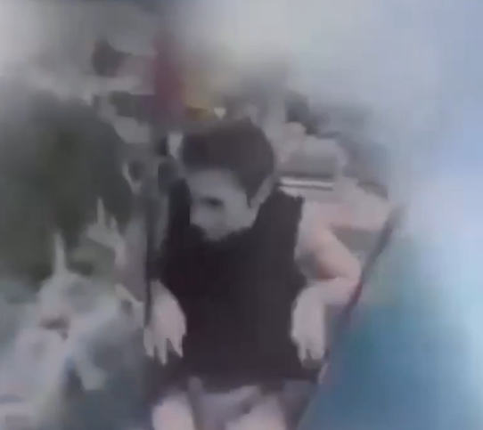 Momento en que Tijana Radonjic se desajustó el arnés mientras volaba en parapente | Fuente: X/@porqueTTarg