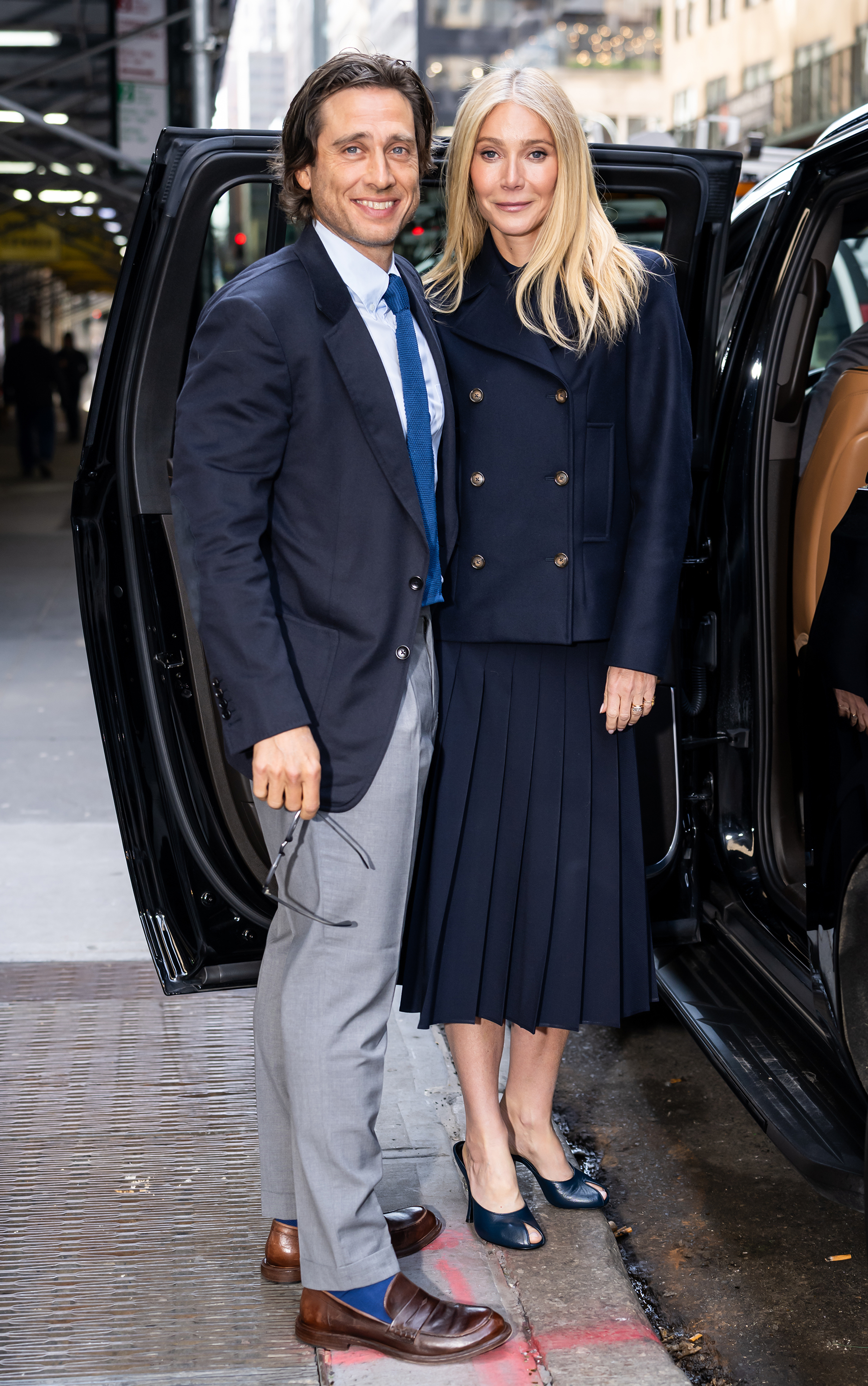 Más de siete años después de su boda, Gwyneth y Brad Falchuk asistieron a la 46.ª edición de los Premios Muse, celebrada en Nueva York el 20 de marzo de 2026. Este evento rinde homenaje a los logros de las mujeres en el cine y la televisión. | Fuente: Getty Images