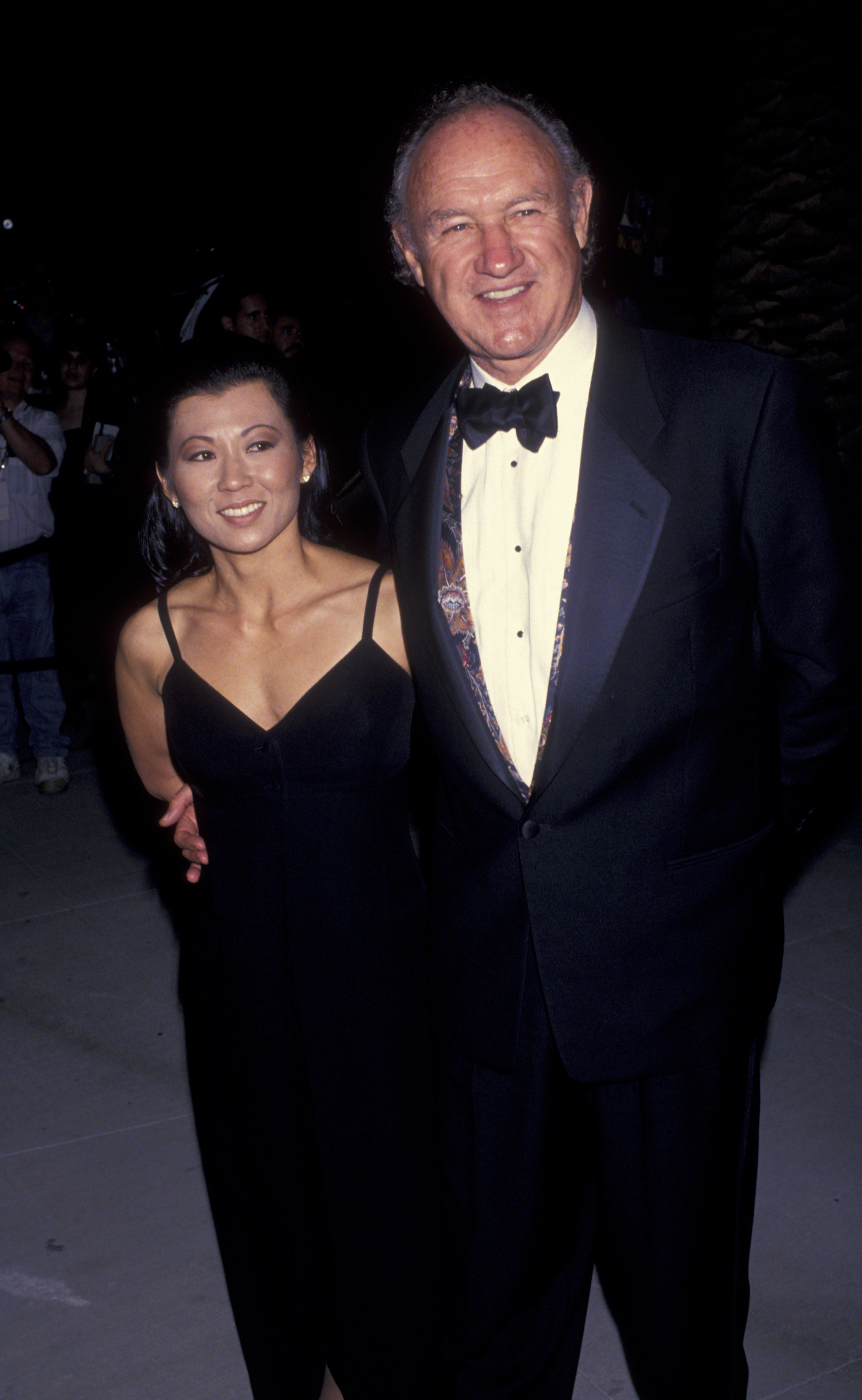 El actor Gene Hackman y su esposa Betsy Hackman asisten a la fiesta de los Oscar de Vanity Fair el 21 de marzo de 1994, en el restaurante Morton's en West Hollywood, California | Fuente: Getty Images