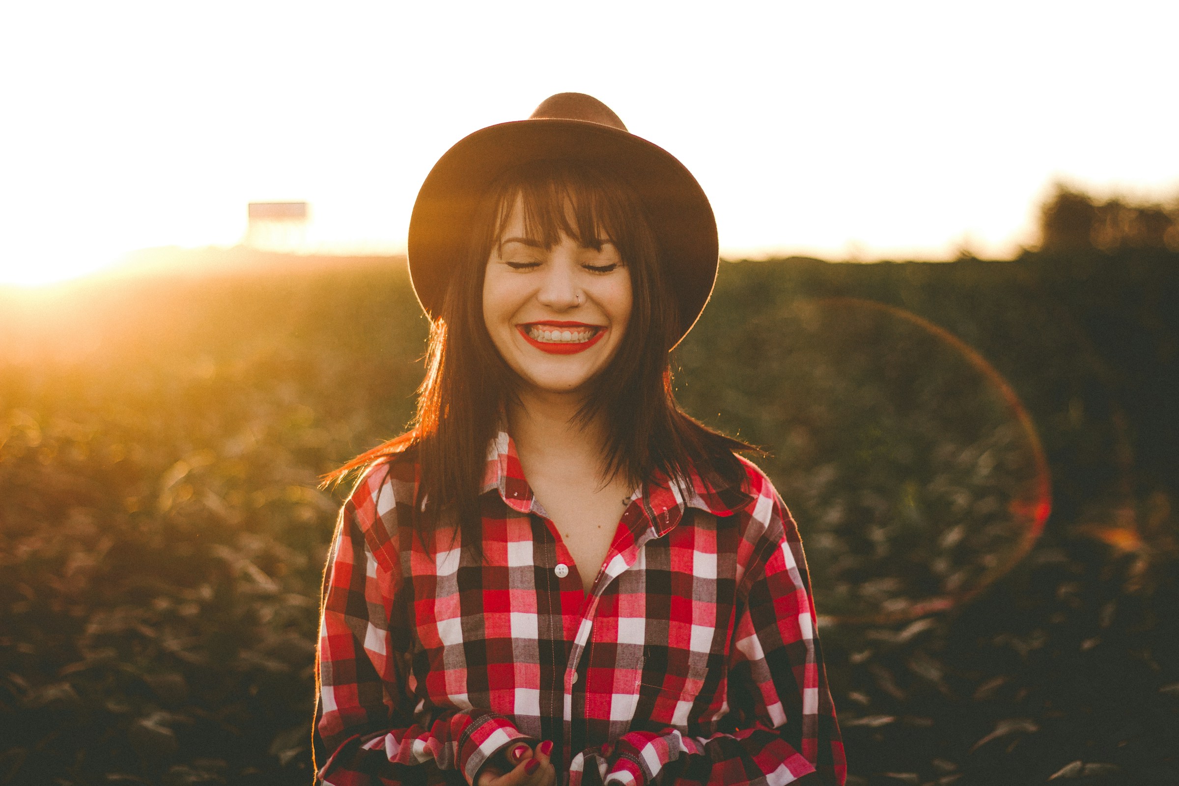 Una mujer riendo | Fuente: Unsplash