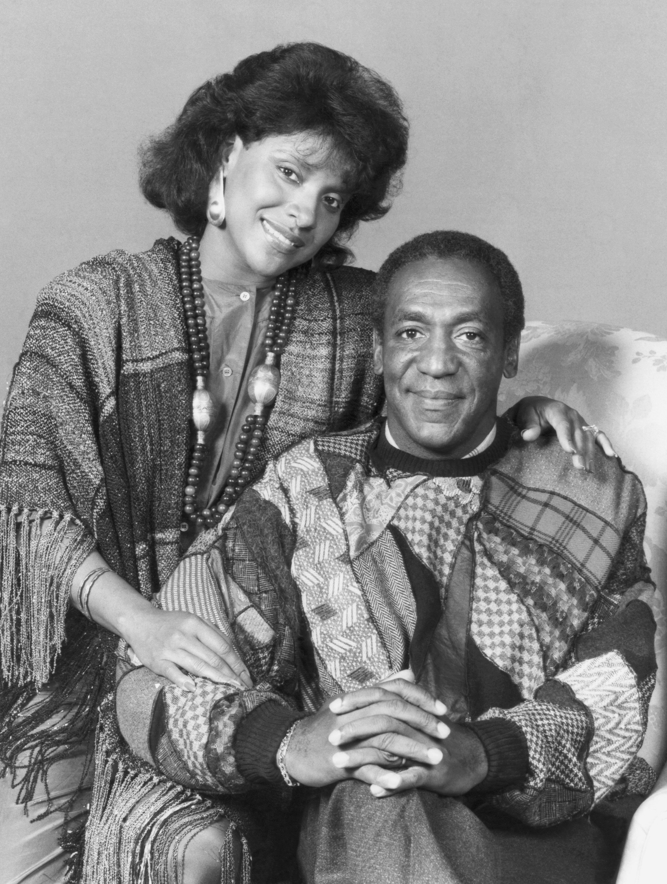 Phylicia Rashad como Clair Hanks Huxtable, Bill Cosby como Dr. Heathcliff 'Cliff' Huxtable en "The Cosby Show". | Foto: GettyImages