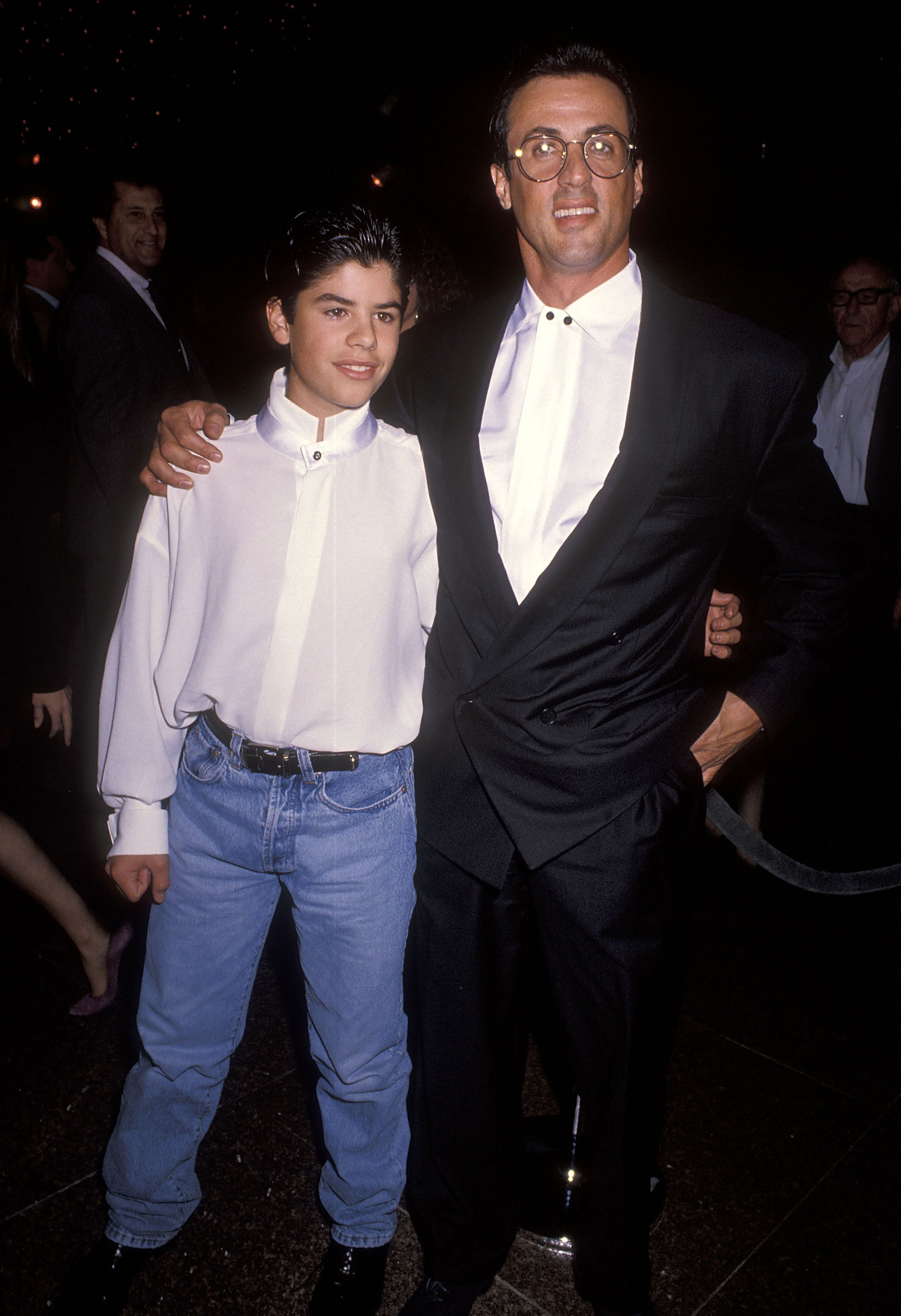 El niño y su padre en el estreno de "Rocky V" en West Hollywood, California, el 13 de noviembre de 1990. | Foto: Getty Images