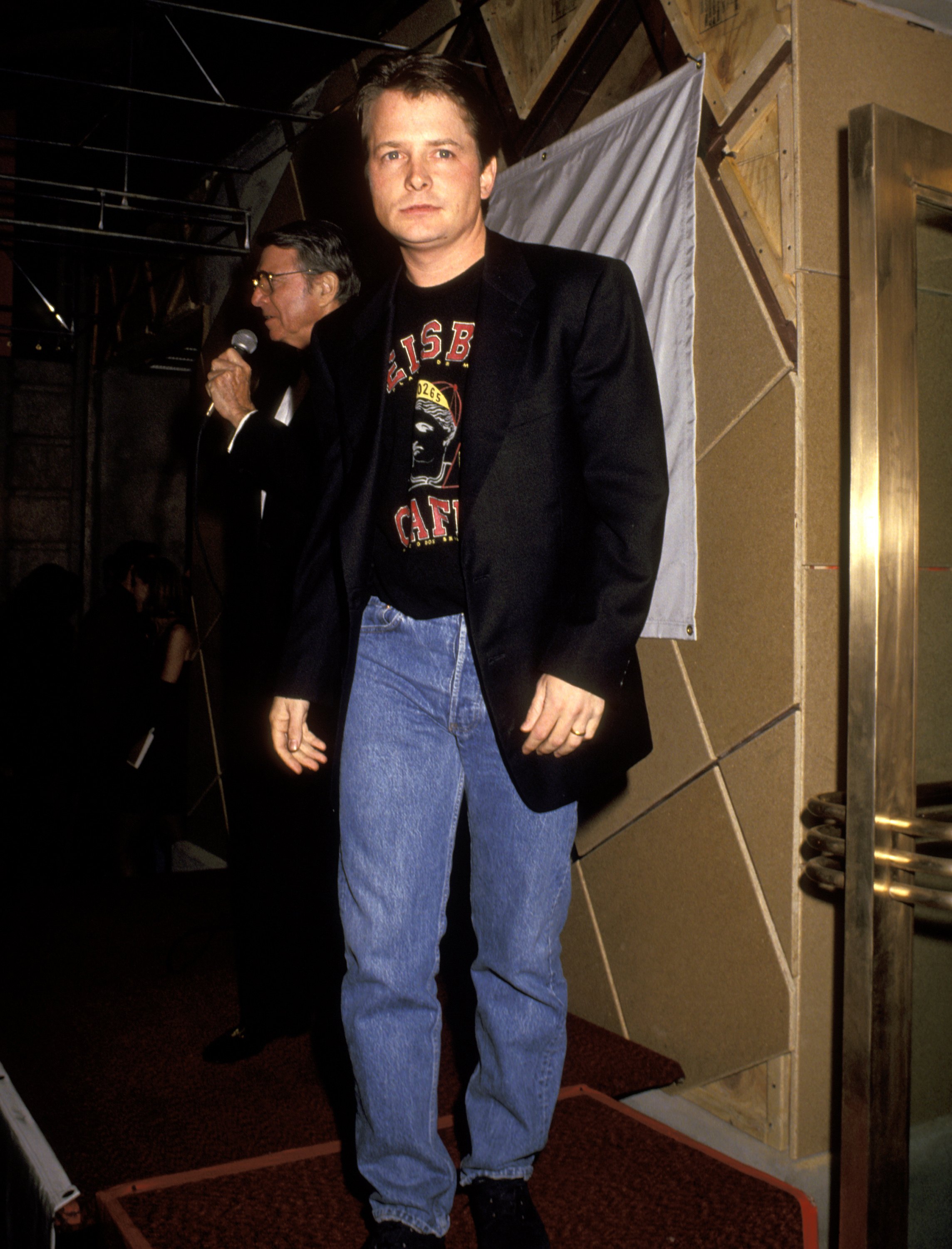 Michael J Fox durante la gran inauguración de Planet Hollywood el 22 de octubre de 1991 | Fuente: Getty Images