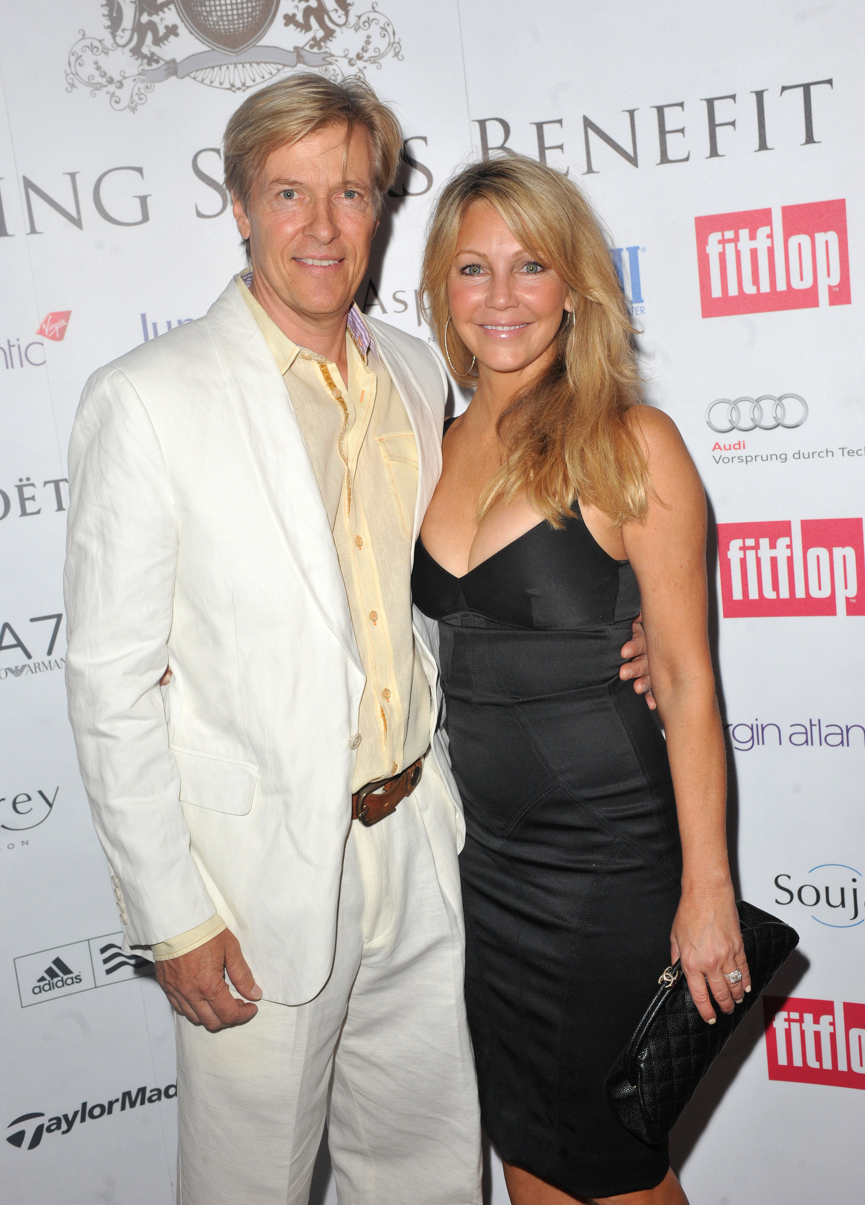 El actor y Heather Locklear asisten a la cena por parejas FitFlop Shooting Stars Benefit el 3 de agosto de 2011, en Londres, Inglaterra | Fuente: Getty Images