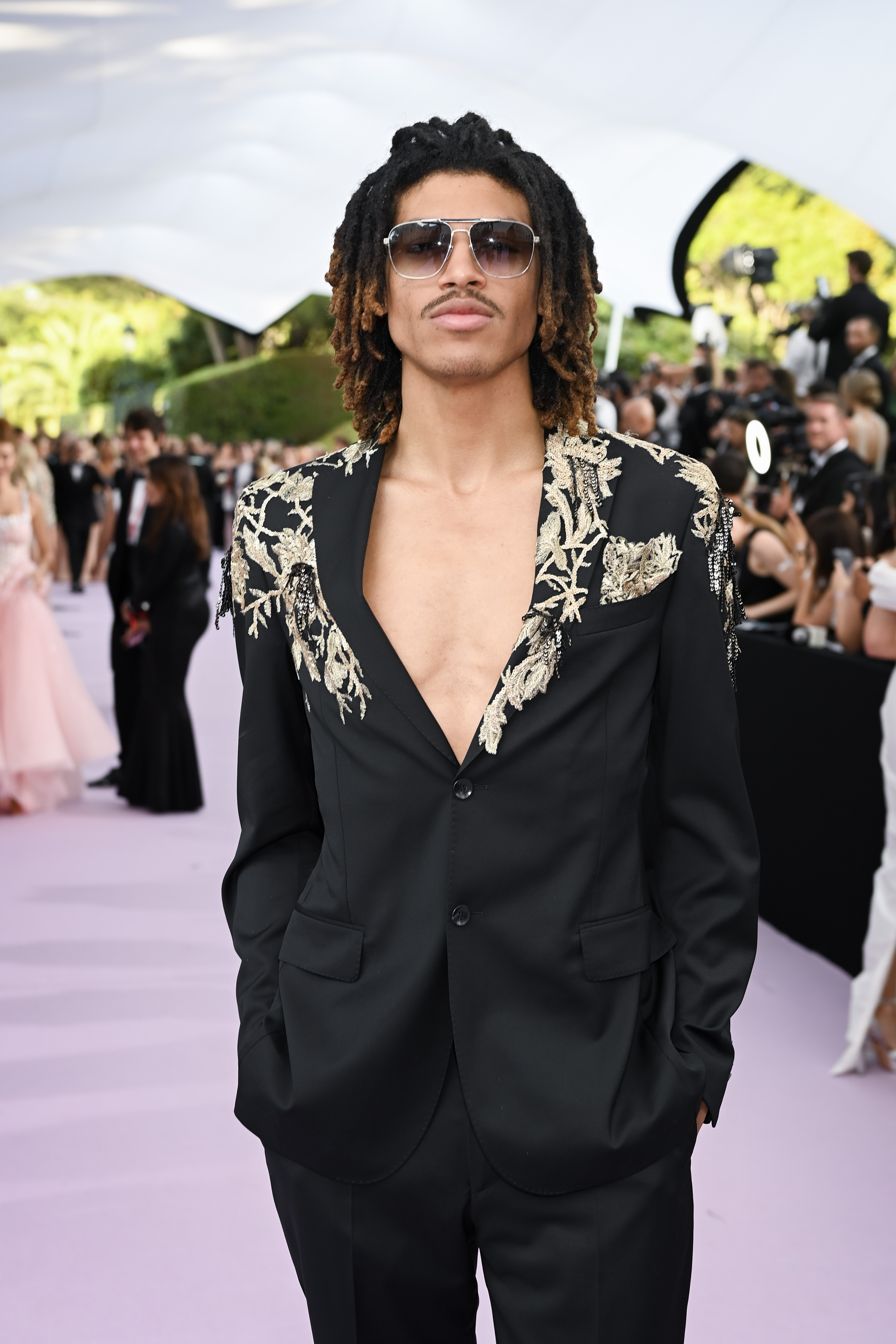 Henry Samuel asiste a la gala de amfAR en Cannes, presentada por Chopard, el 21 de mayo de 2026 | Fuente: Getty Images