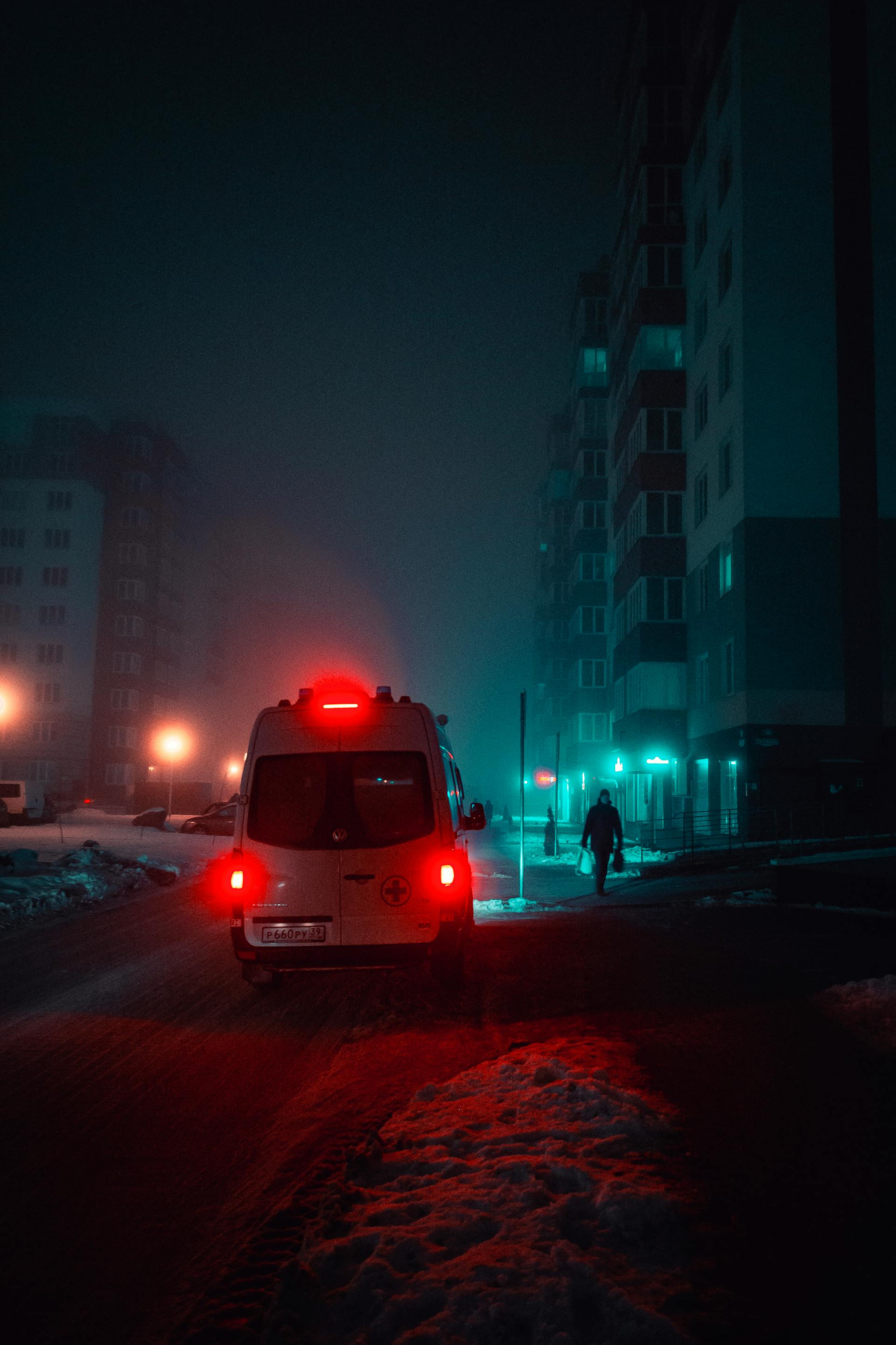 Una ambulancia de noche | Fuente: Pexels