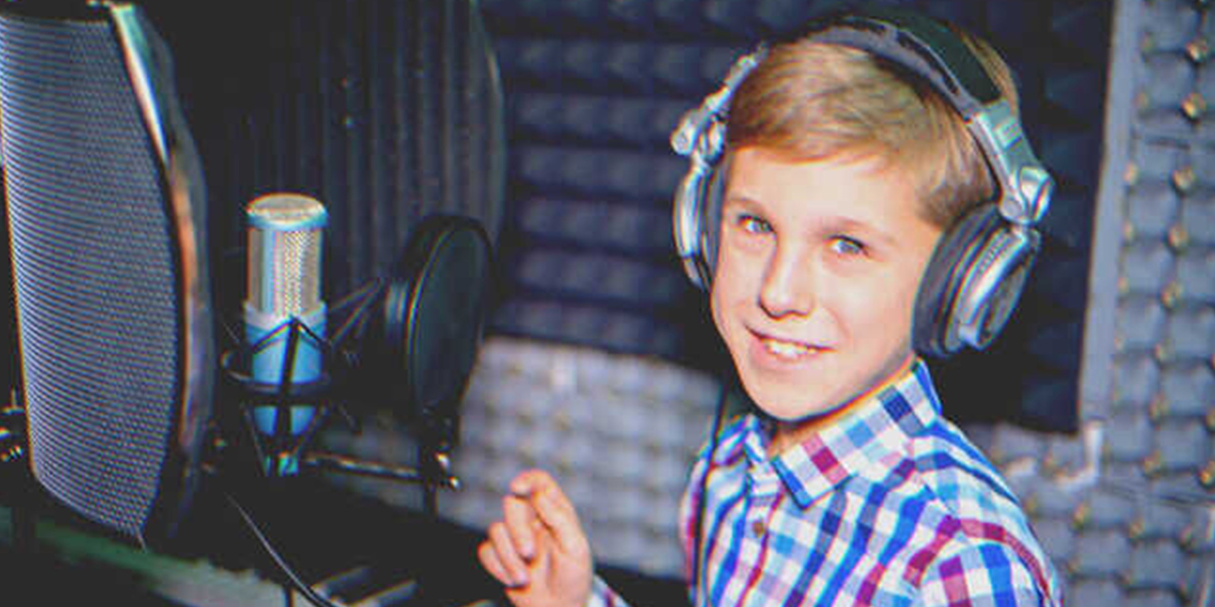Un niño en un estudio de grabación. | Foto: Shutterstock