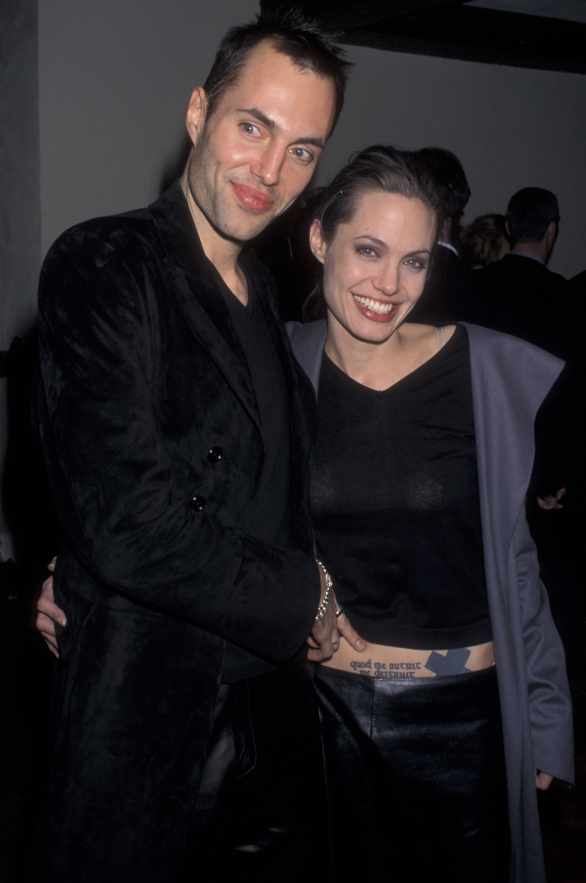 James Haven y Angelina Jolie en el estreno mundial de Girl, Interrupted el 8 de diciembre de 1999 en el Cinerama Dome Theater en Hollywood, California. | Fuente: Getty Images