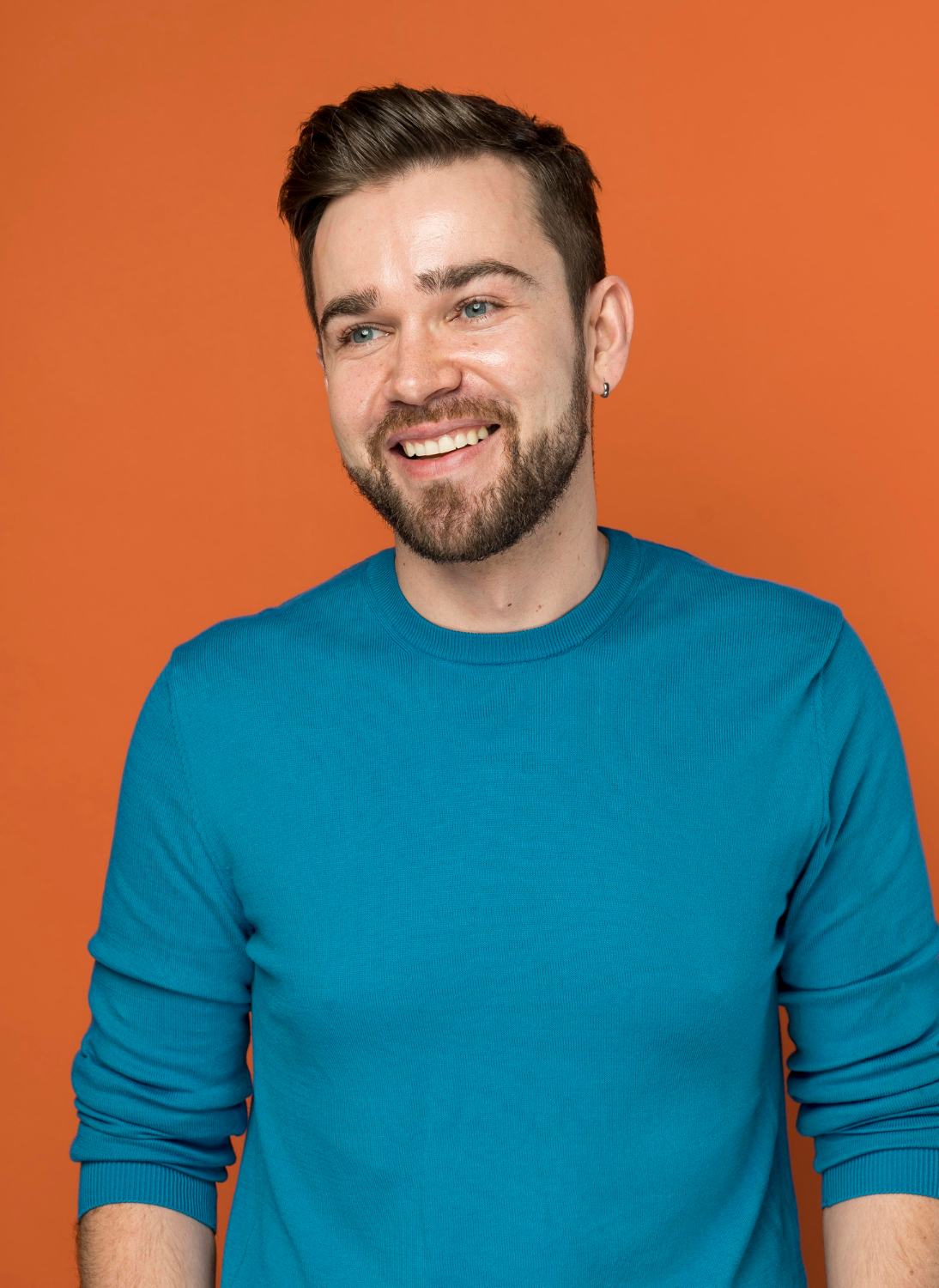 Un hombre sonriendo | Fuente: Freepik