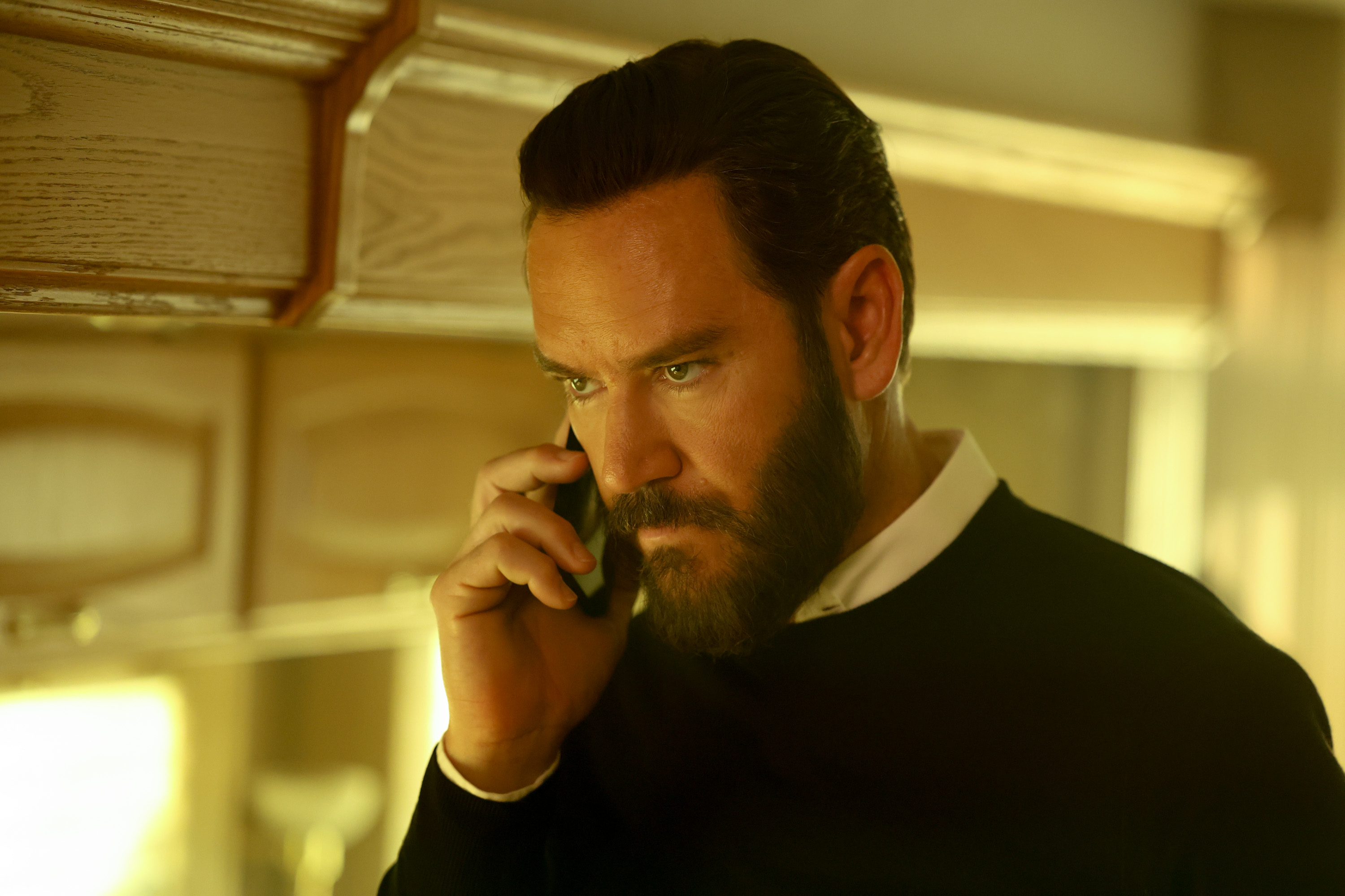 Mark-Paul Gosselaar como Sir en la serie de televisión "Found", el 23 de mayo de 2024 | Fuente: Getty Images