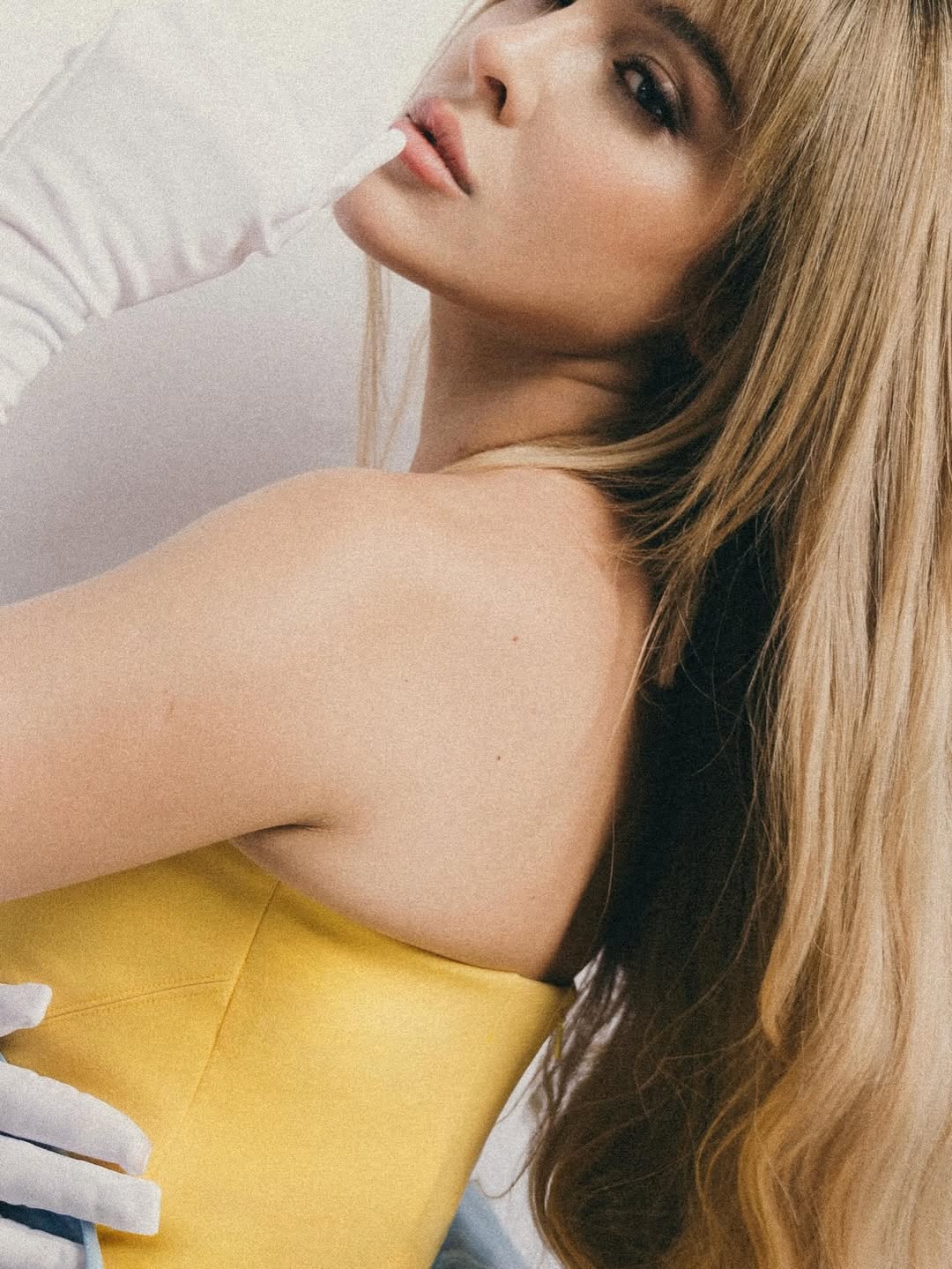 Sofía "La Reini" Gonet mostrando su look para la final de "MasterChef Celebrity" | Fuente: Instagram/sofiagonet