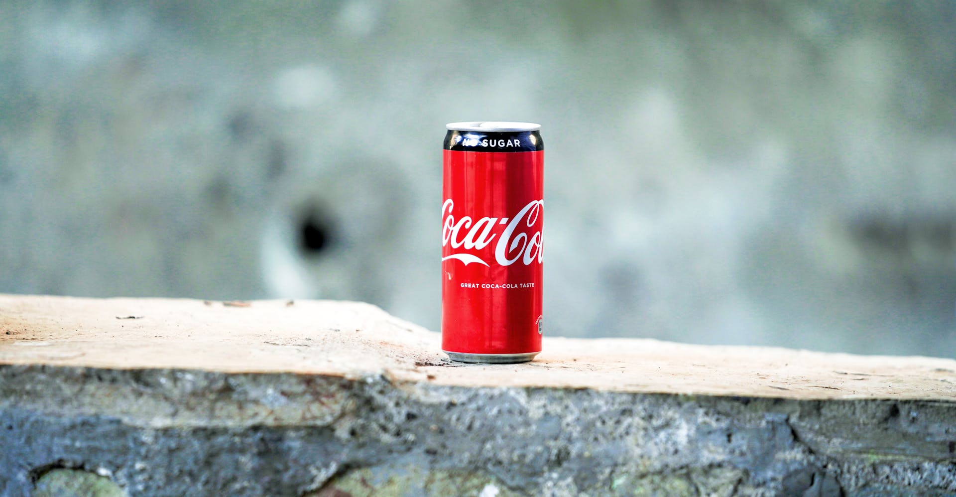 Una lata de Coca-Cola | Fuente: Pexels