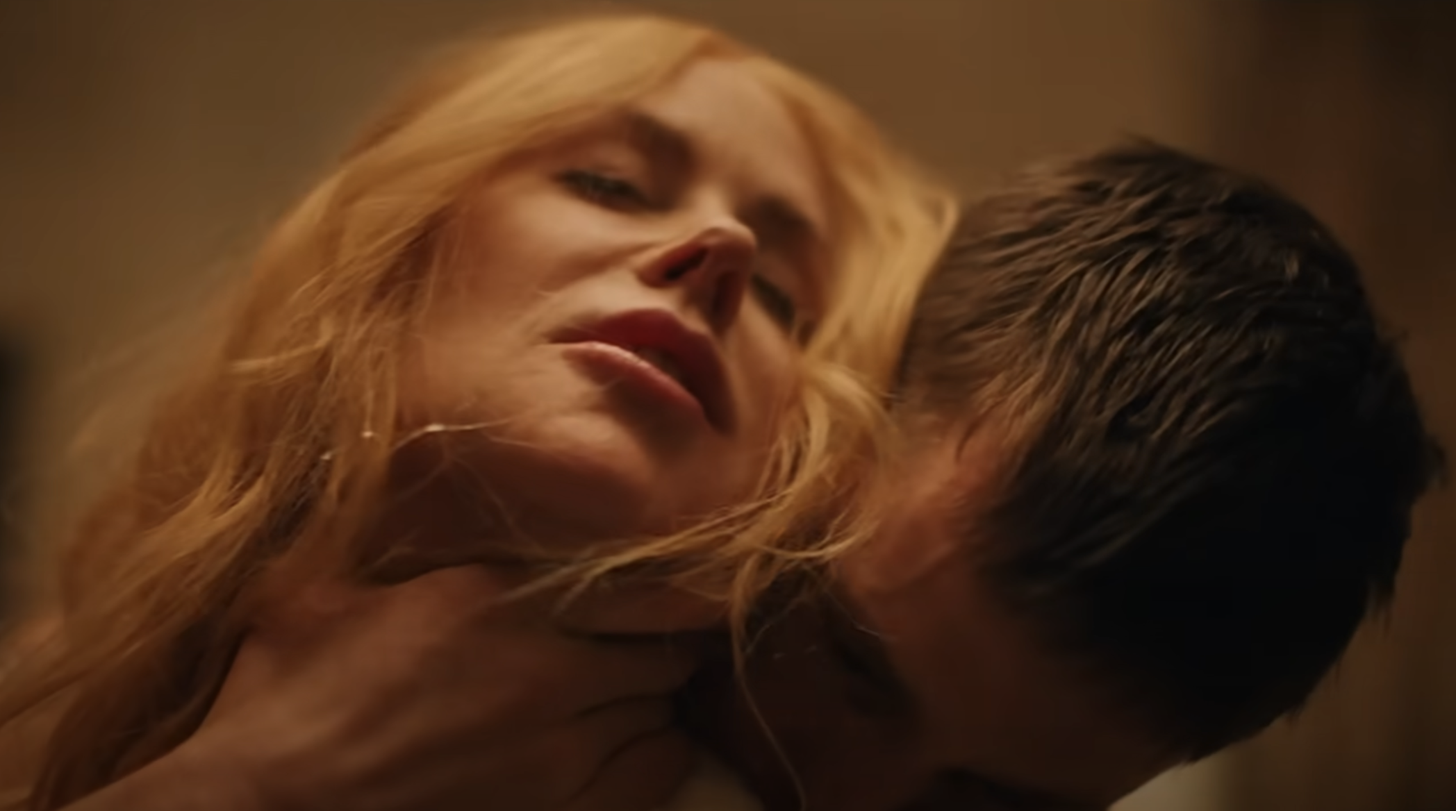 Nicole Kidman y Harris Dickinson en el plató de "Babygirl", 2024 | Fuente: YouTube/A24