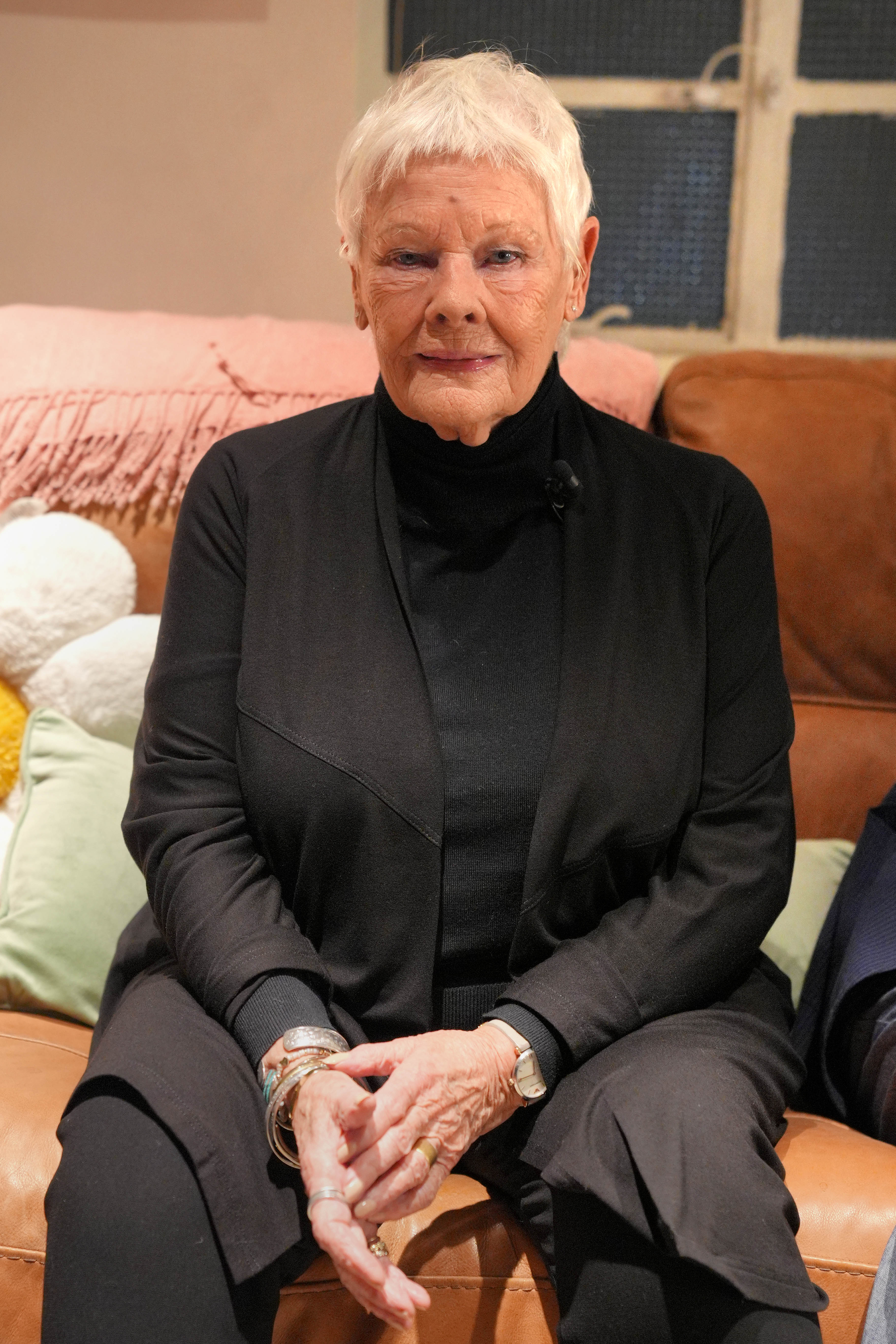 Judi Dench antes de A Marvellous Party, una gala benéfica en celebración de Noel Coward en Londres el 17 de noviembre de 2024 | Fuente: Getty Images