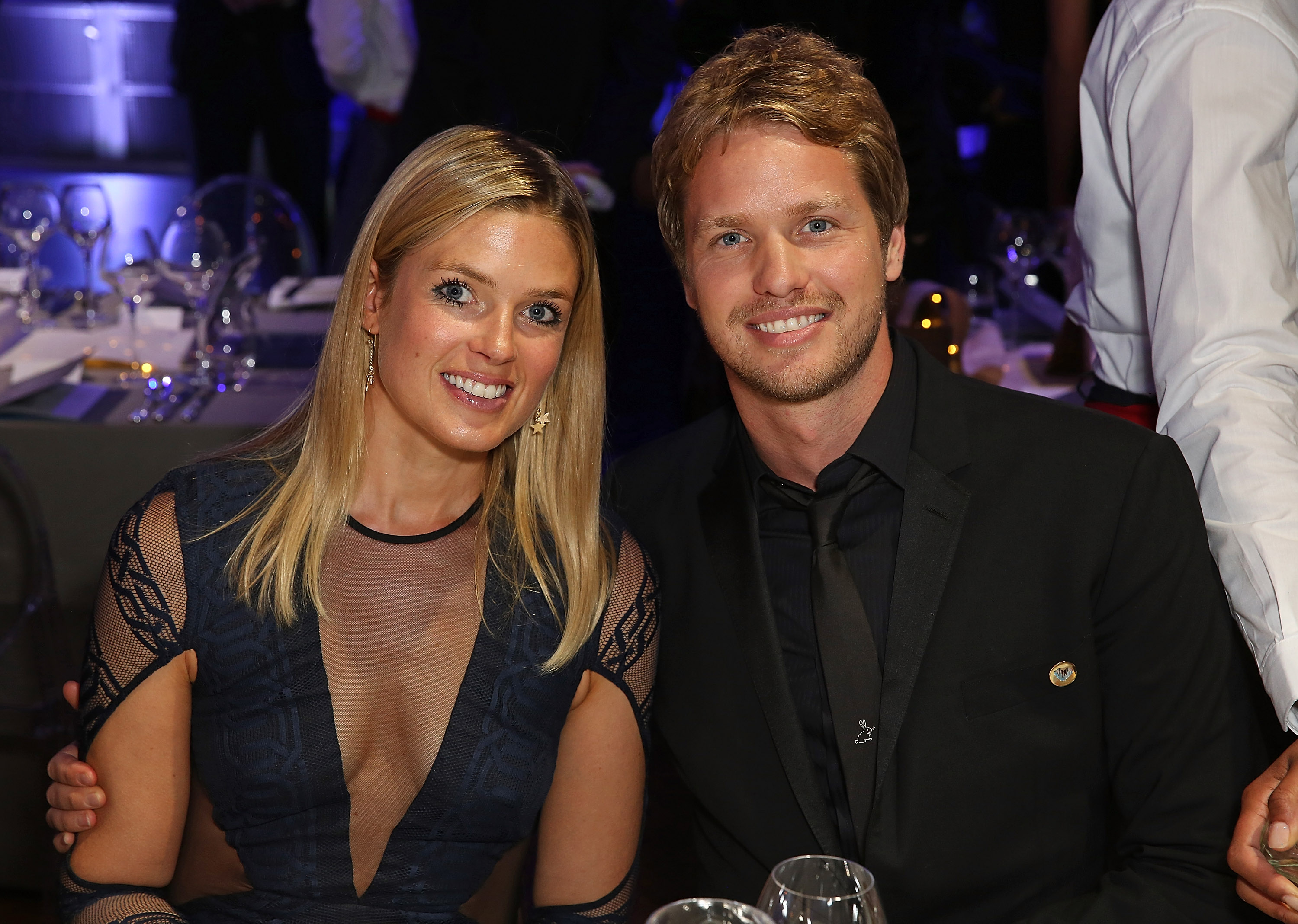 Isabella Calthorpe y Sam Branson asisten al evento benéfico "End of Silence" en los estudios Abbey Road el 1 de junio de 2016 en Londres, Inglaterra. | Fuente: Getty Images