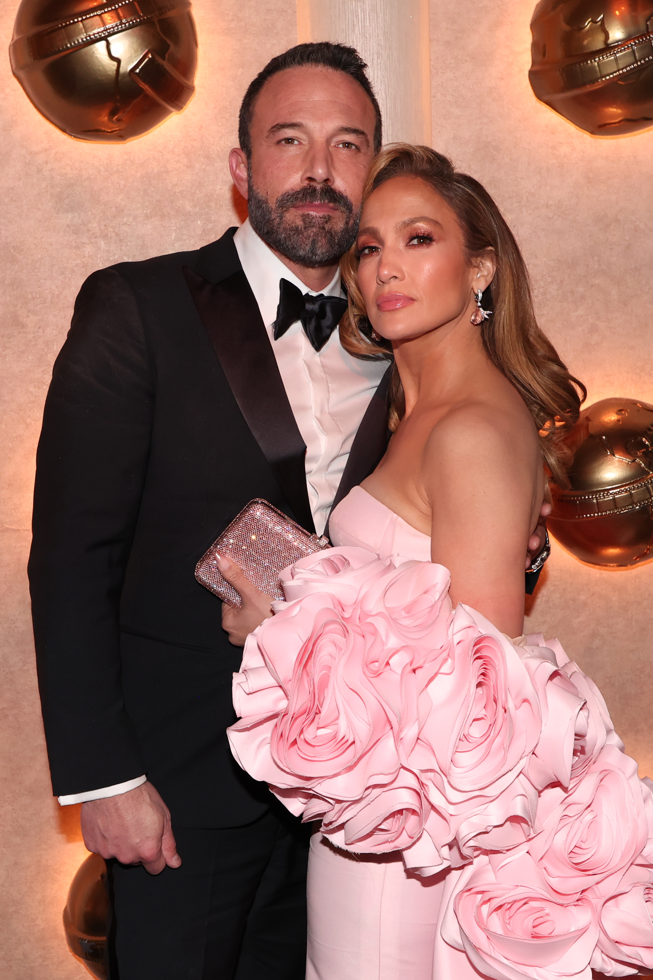 Ben Affleck y Jennifer Lopez en la 81ª edición de los Globos de Oro el 7 de enero de 2024 en Beverly Hills, California. | Fuente: Getty Images