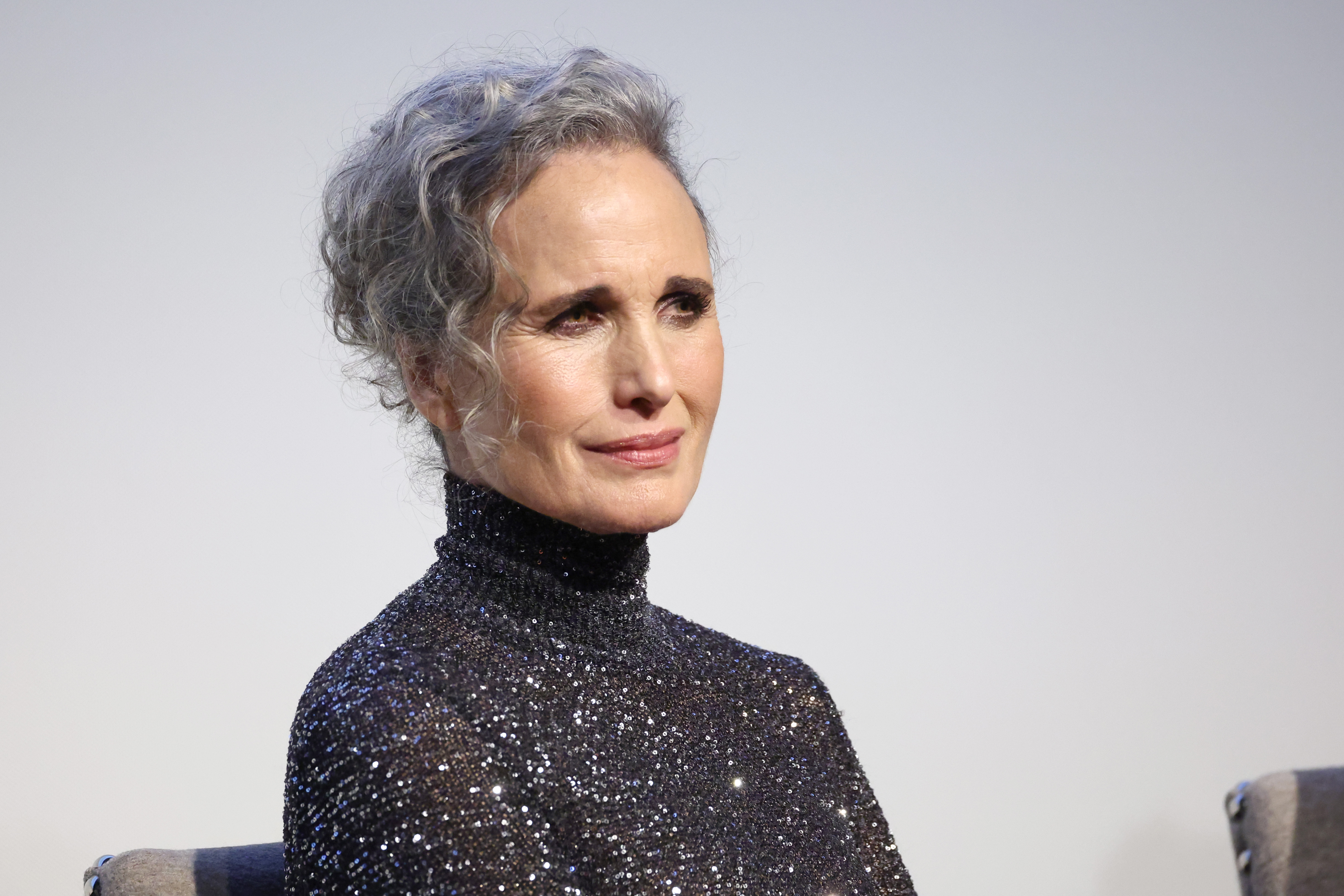 Andie MacDowell durante el evento de estreno de Hallmark Channel en The Whitby Hotel en Nueva York el 9 de enero de 2024 | Foto: Getty Images