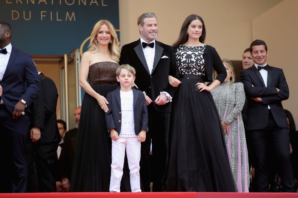 John Travolta y Kelly Preston con sus hijos en una proyección en Francia 2018. | Foto: Getty Images