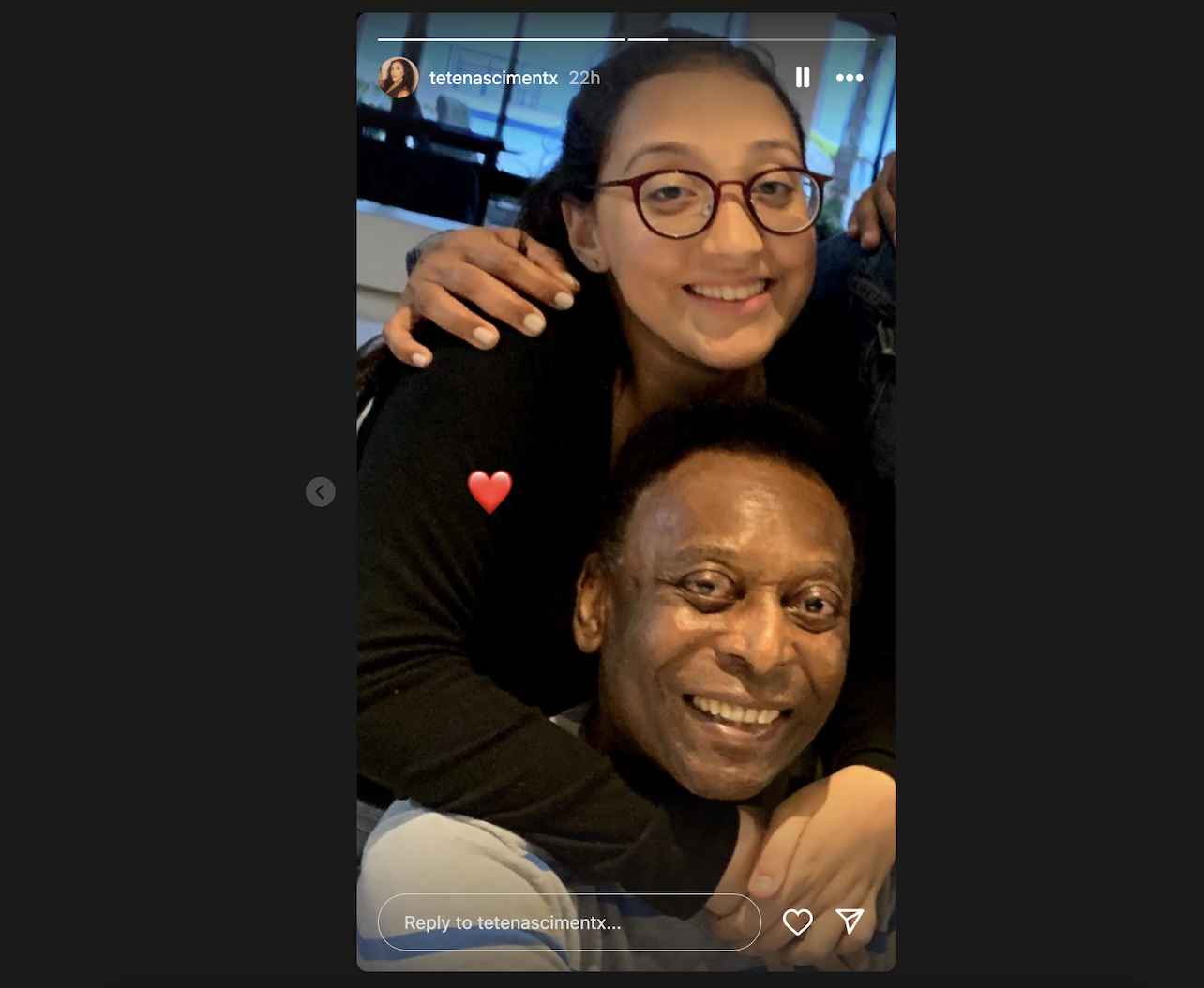 Pelé con su nieta. | Foto: Instagram/tetenascimentx