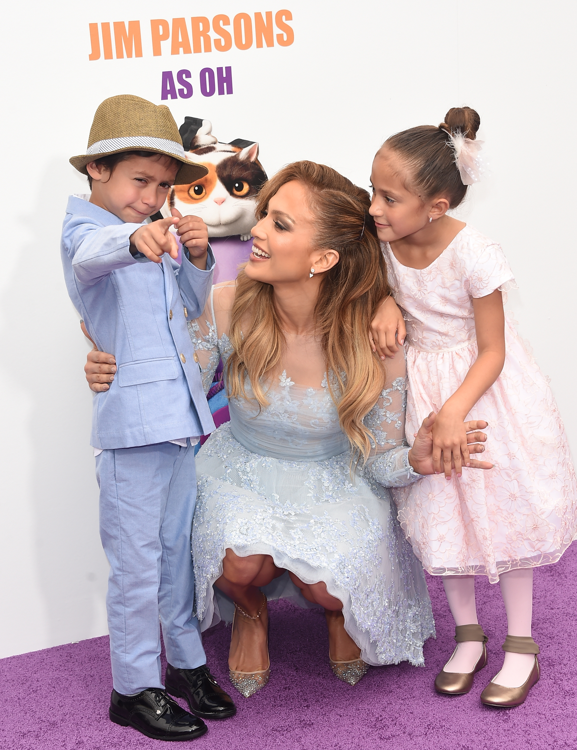 Maximilian David Muniz, Jennifer Lopez y Emme Maribel Muniz en el estreno de "Home" en Westwood, California, el 22 de marzo de 2015 | Foto: Getty Images