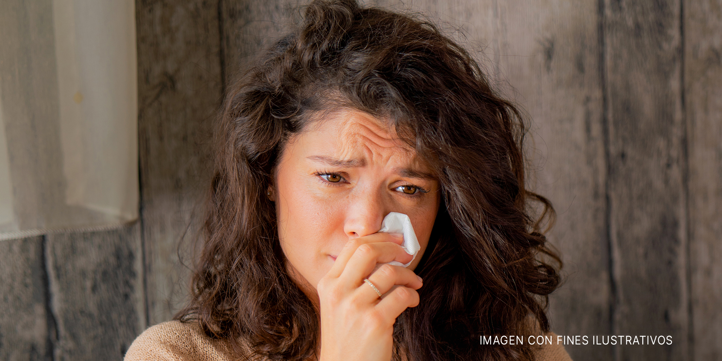 Una mujer joven llorando | Foto: Getty Images
