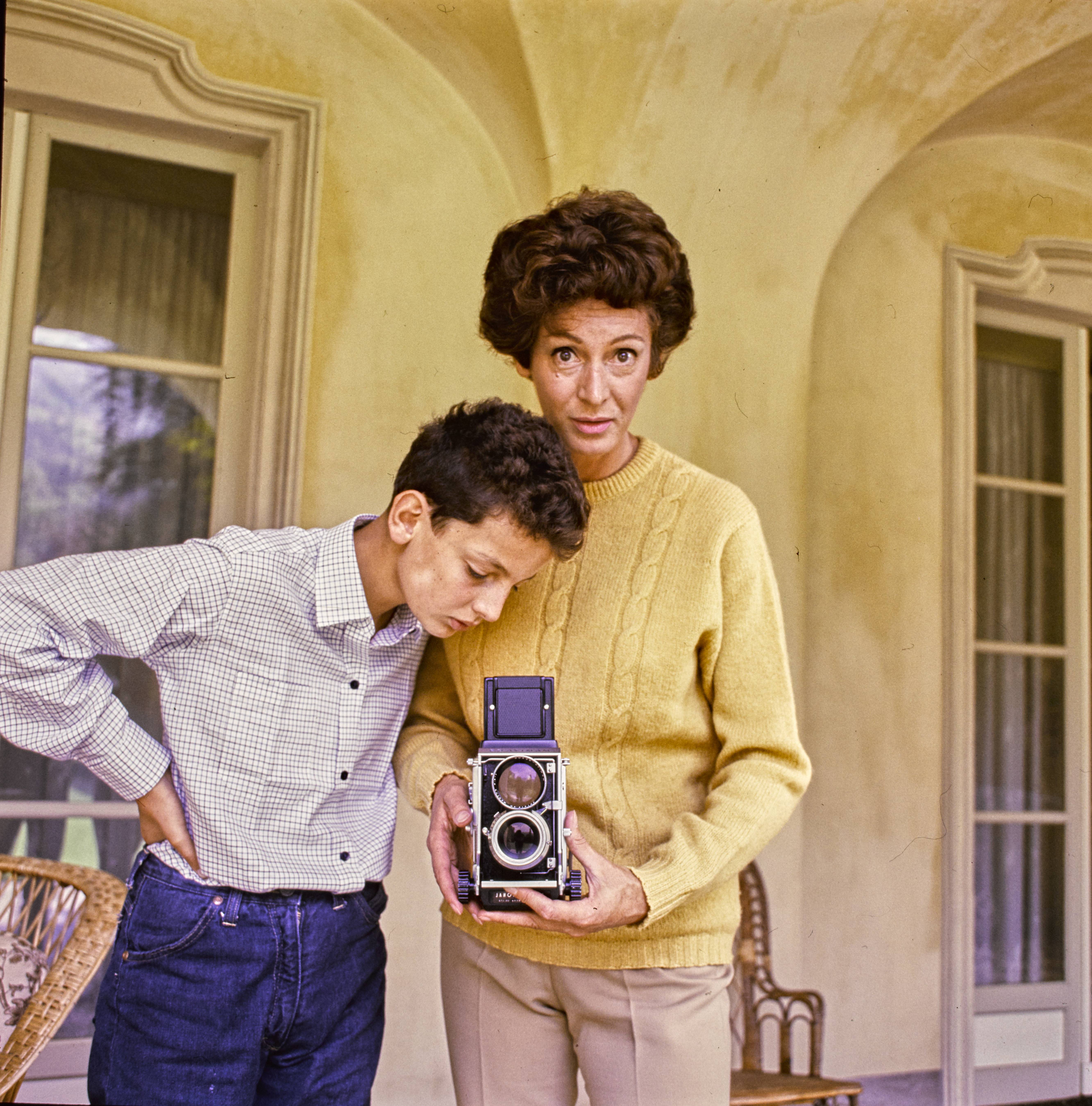 Edoardo y Marella Agnelli en su hogar en Italia en 1967. | Foto: Getty Images
