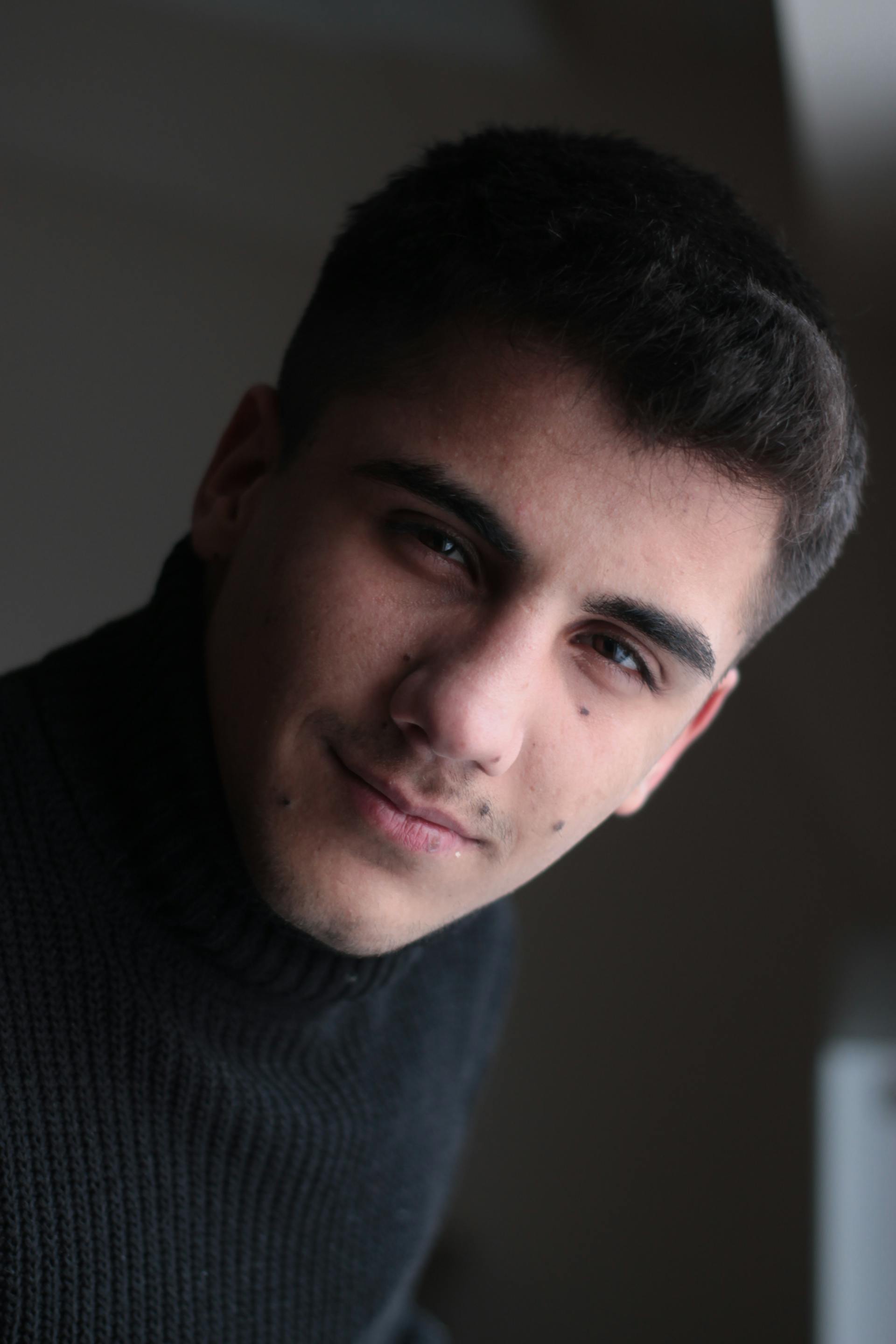 Un uomo che sorride | Fonte: Pexels