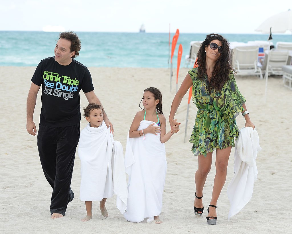 Cristian Castro, Valeria Liberman y sus hijos Mikhail y Simone en 2013. | Foto: Getty Images