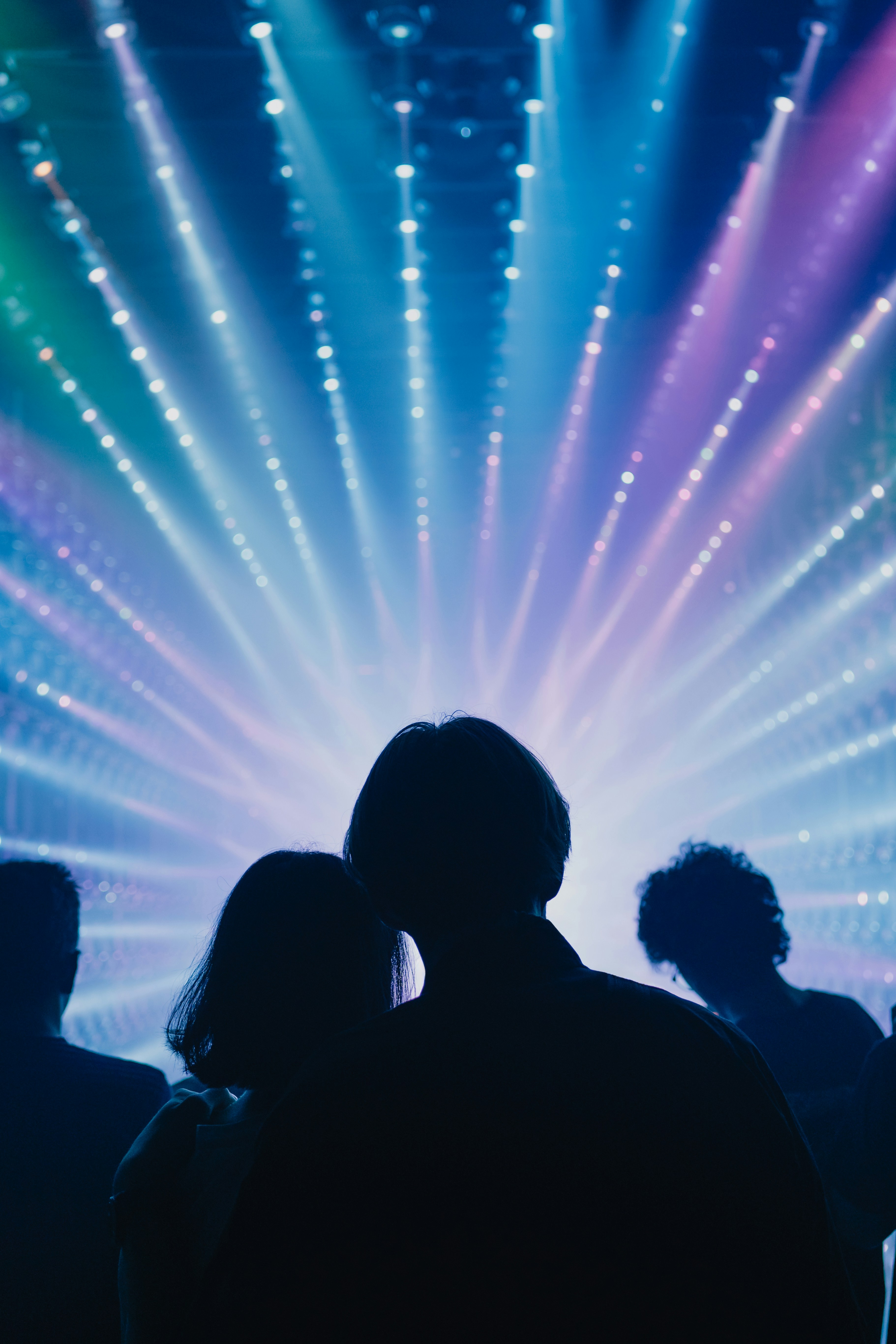 Una pareja en un concierto | Fuente: Unsplash