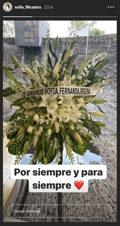 Arreglo floral para Socorro Castro de parte de sus nietas. | Foto: Instagram/sofia_96castro