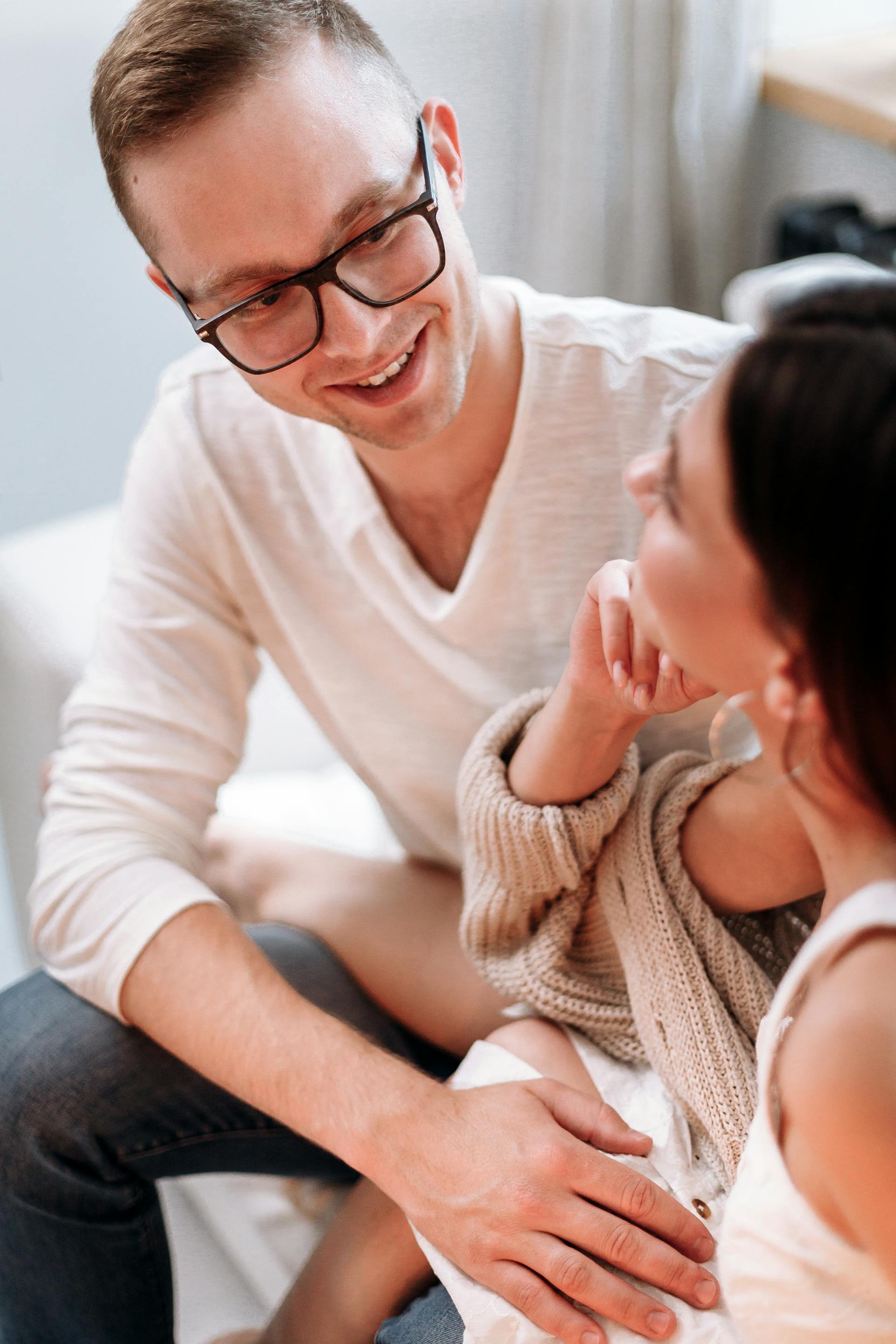 Una pareja hablando | Fuente: Pexels