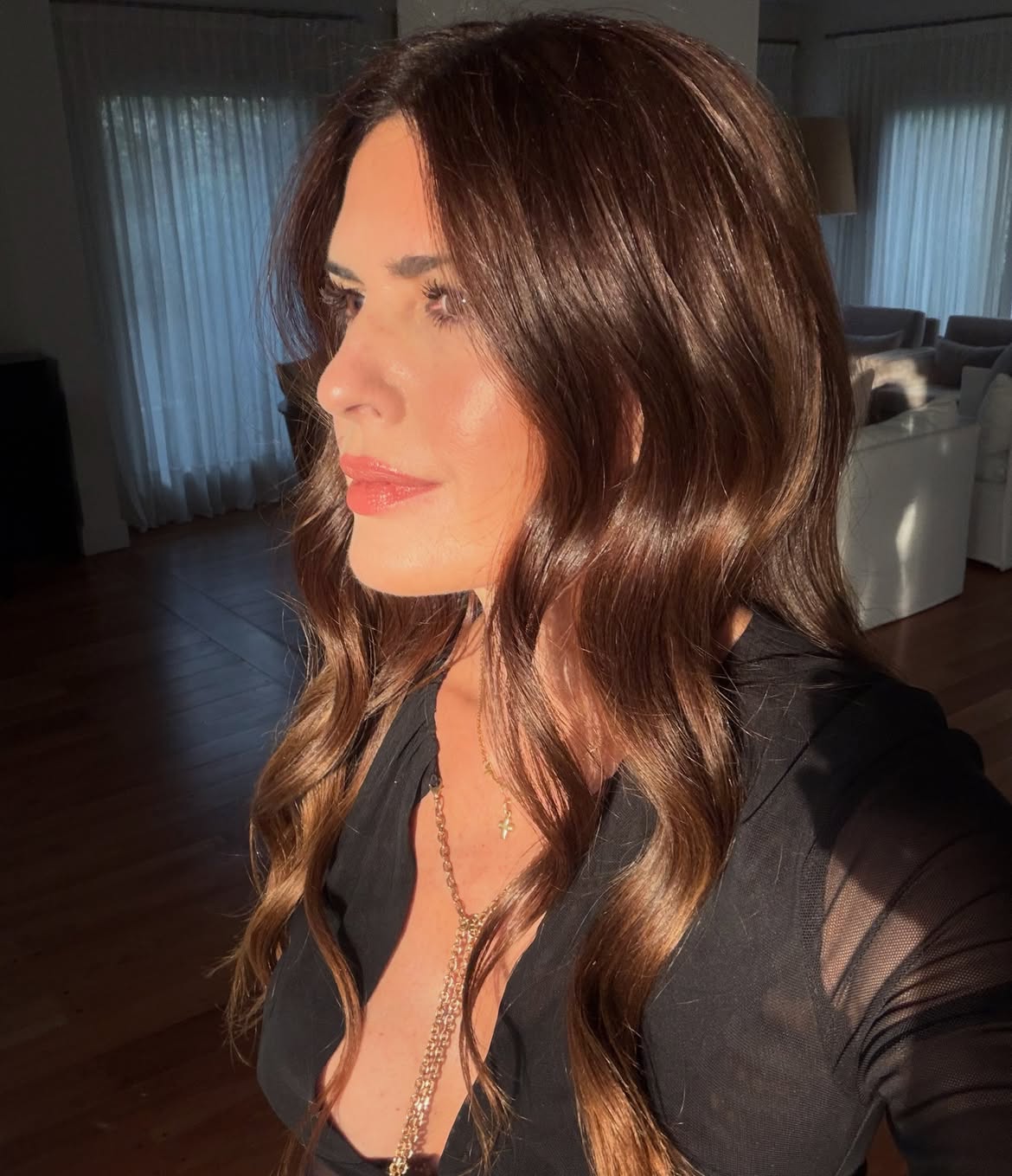 Isabel Macedo posando antes de la avant premier de "Margarita" | Fuente: Instagram/isabelmacedophoto