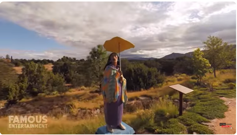 Las vistas exteriores del rancho Pecos River de Val Kilmer, de un post fechado el 9 de junio de 2022 | Fuente: Youtube/@Famous_Entertainment