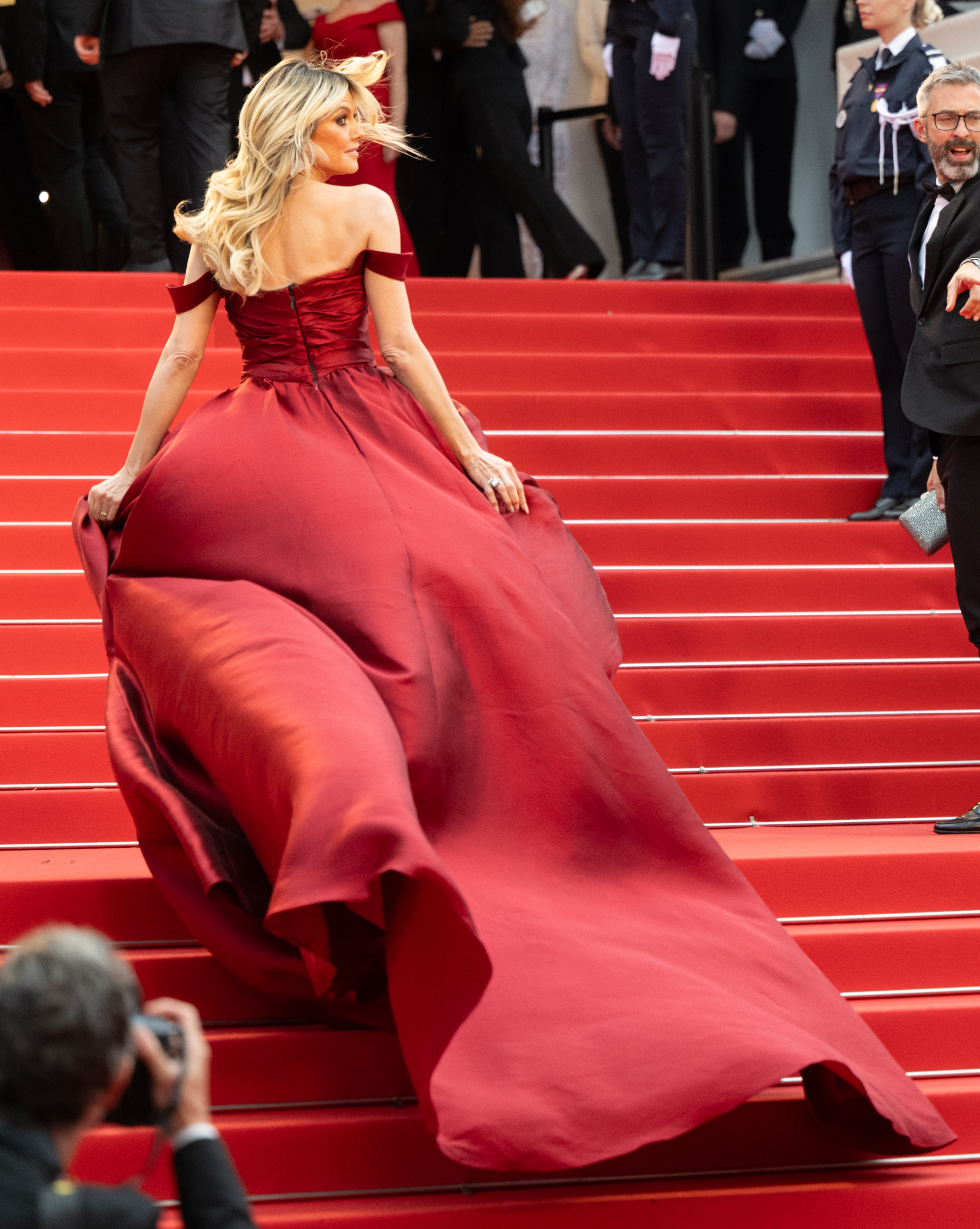 Heidi Klum asiste a la alfombra roja de la proyección y ceremonia de apertura de "The Second Act" en la 77ª edición del Festival de Cine de Cannes, Francia, el 14 de mayo de 2024. | Fuente: Getty Images