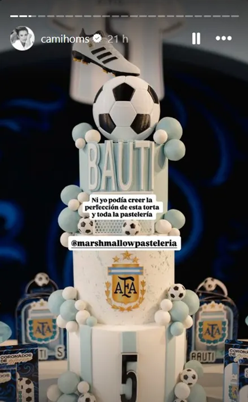 Pastel del cumpleaños número 5 de Bautista inspirado en la Selección argentina | Fuente: Instagram Stories/camihoms