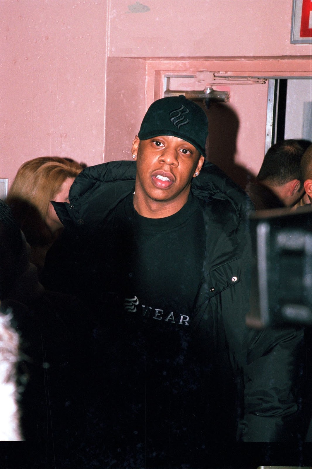 Jay-Z en un desfile de moda de Tommy Hilfiger en 1999. | Fuente: Getty Images